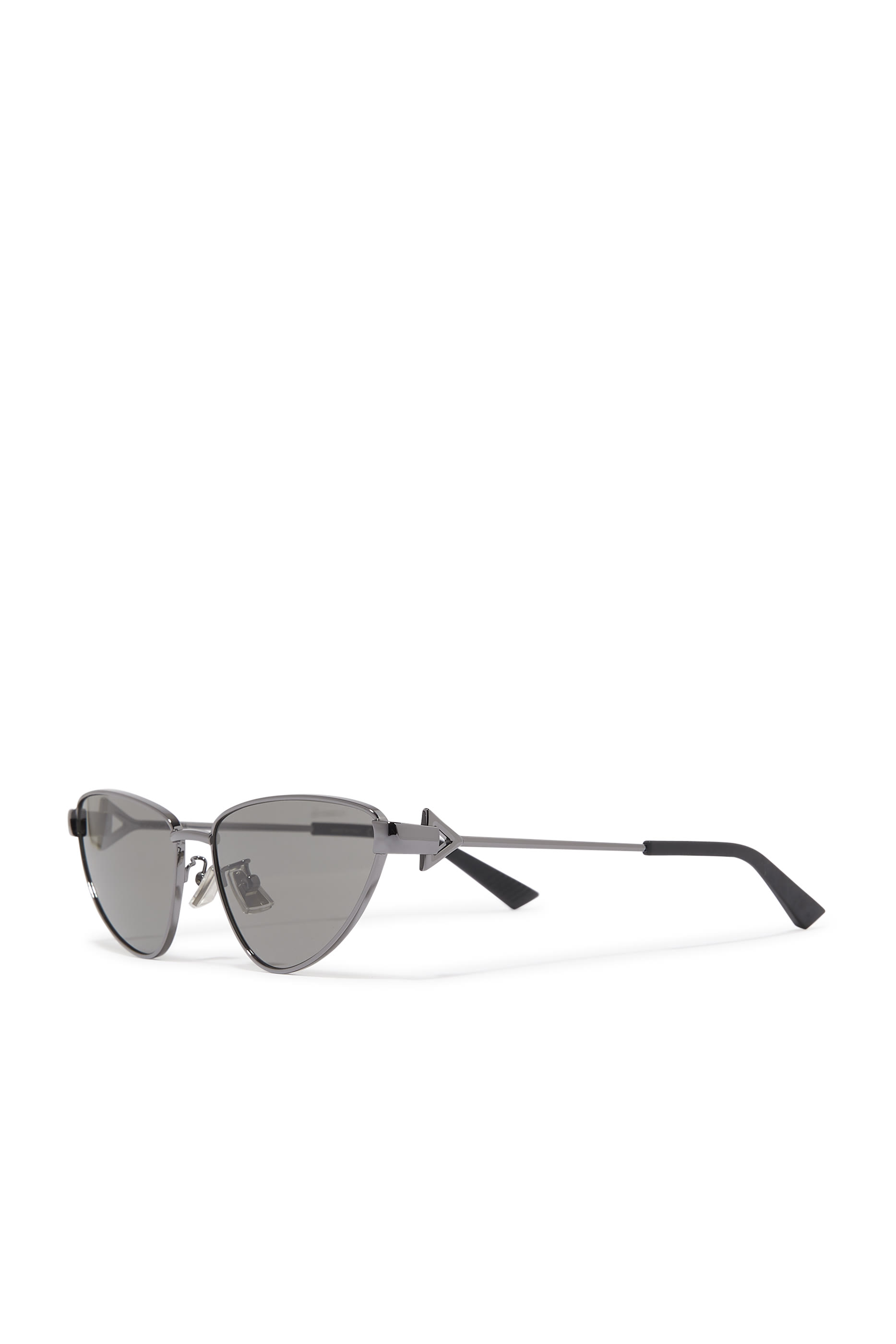 نظارة شمسية بإطار على شكل عين قطة