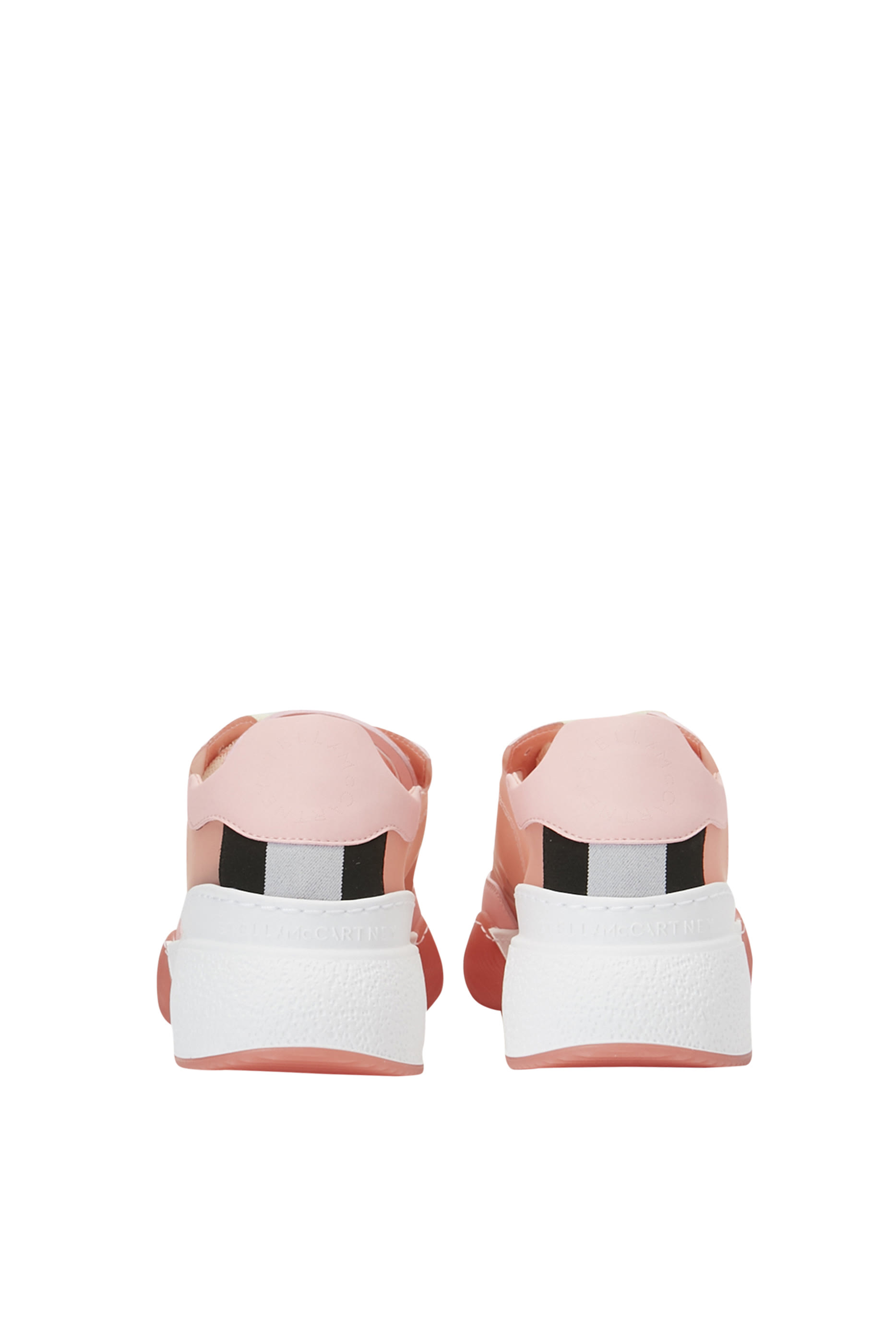 سنيكرز بأربطة إغلاق