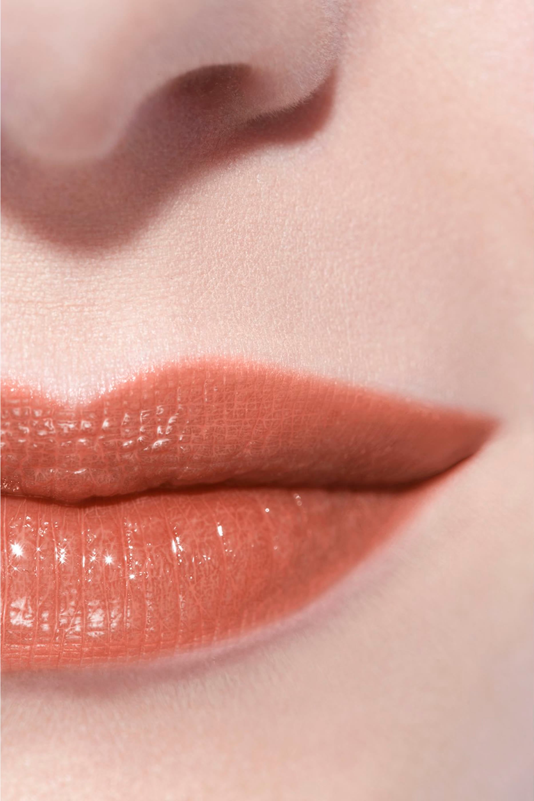 أحمر شفاه ROUGE COCO FLASH Colour, Shine, Intensity In A Flash