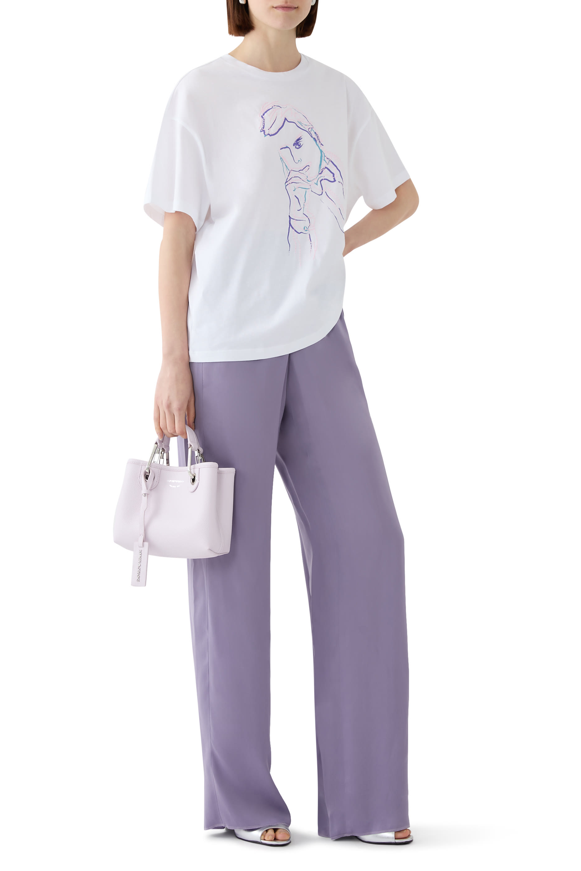 تيشيرت بأكمام قصيرة