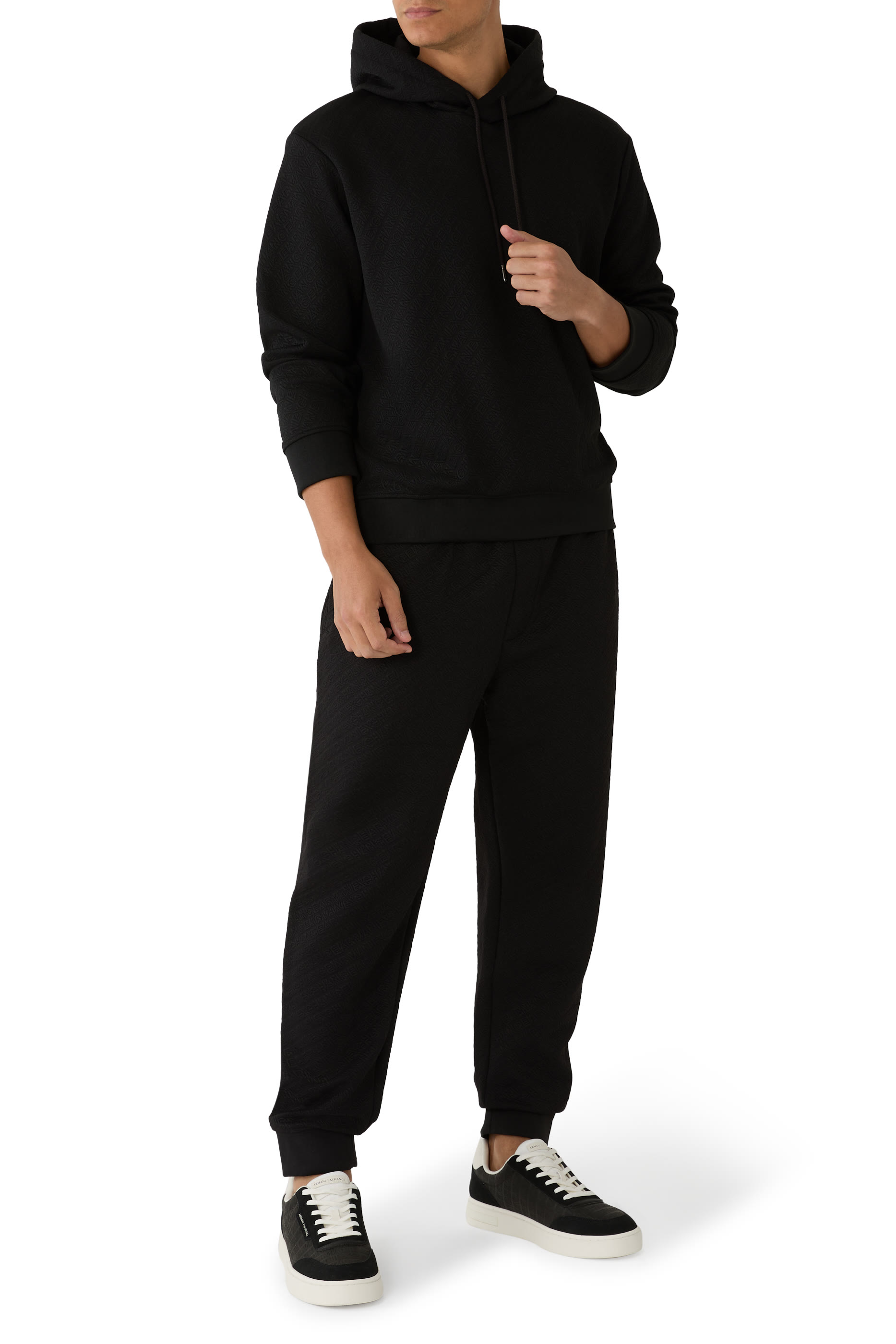 بنطال رياضي بشعار الماركة 