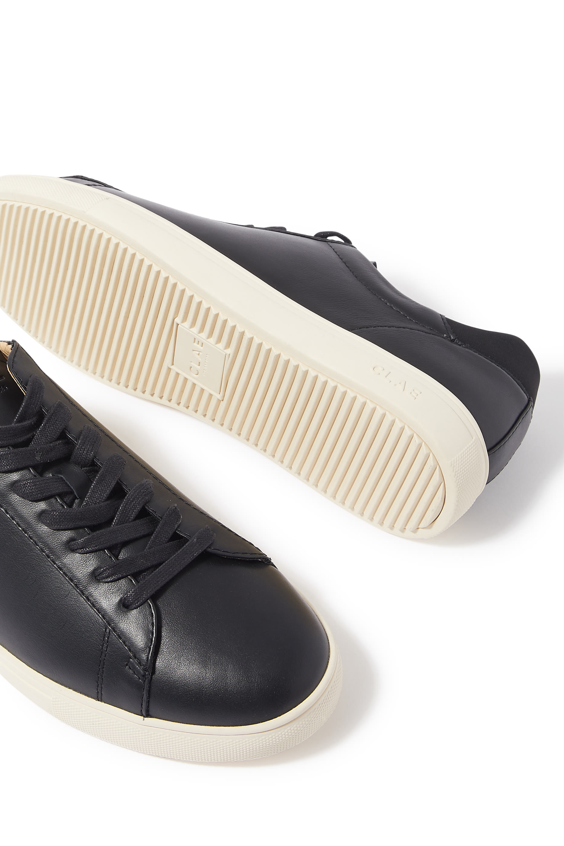 سنيكرز برادلي إيسنشلز