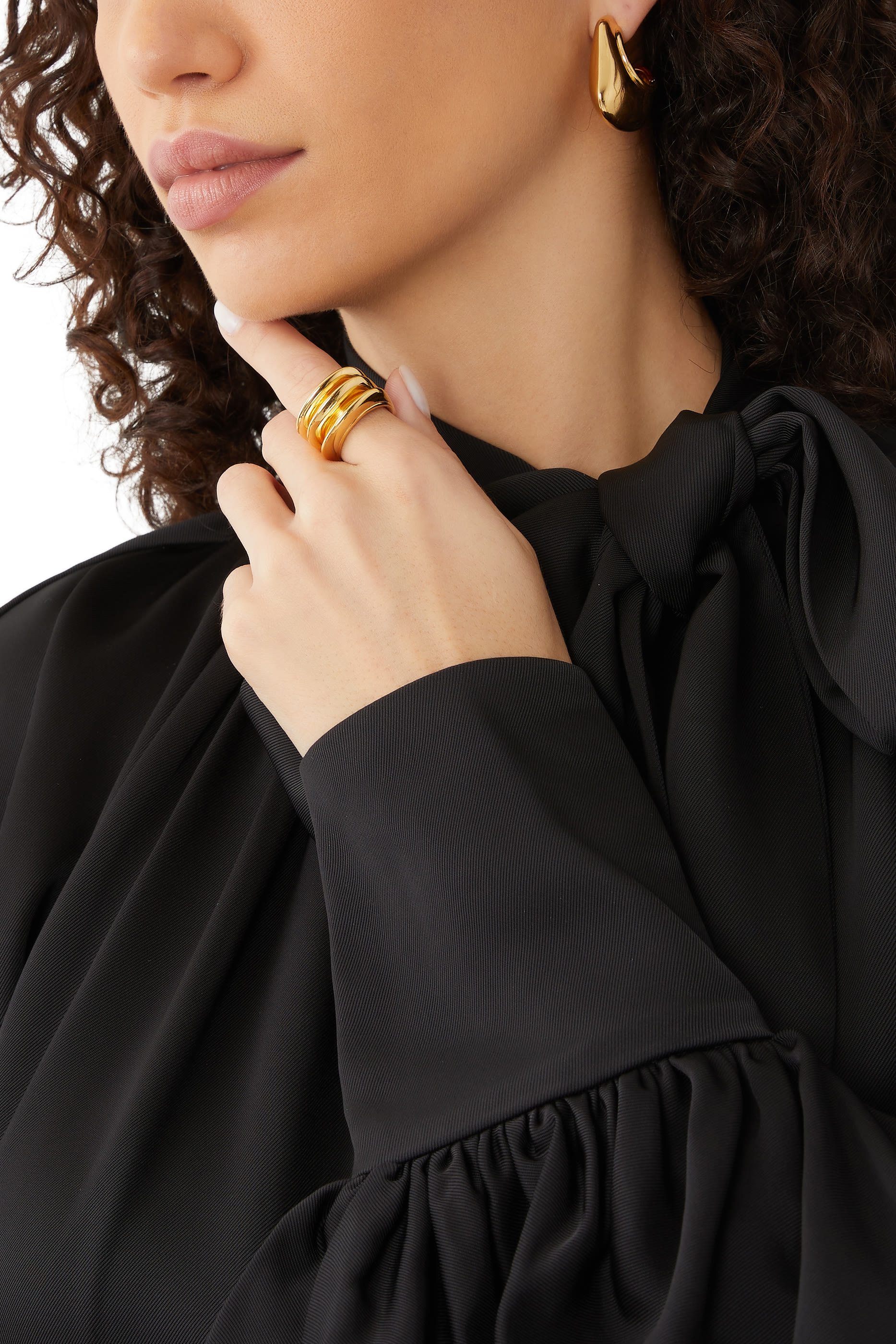 أقراط دائرية بتصميم منفوخ