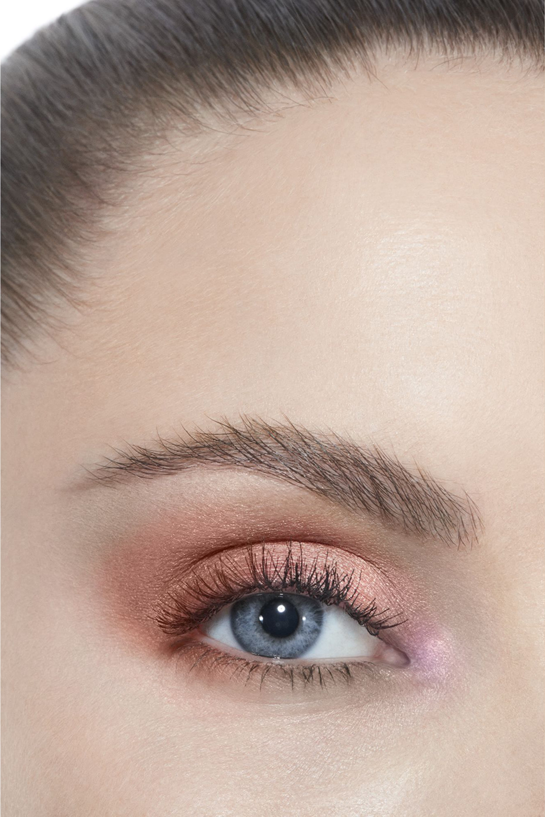 لوحة ظلال عيون Les 4 Ombres Boutons بأربعة ألوان بلمسات نهائية متنوعة