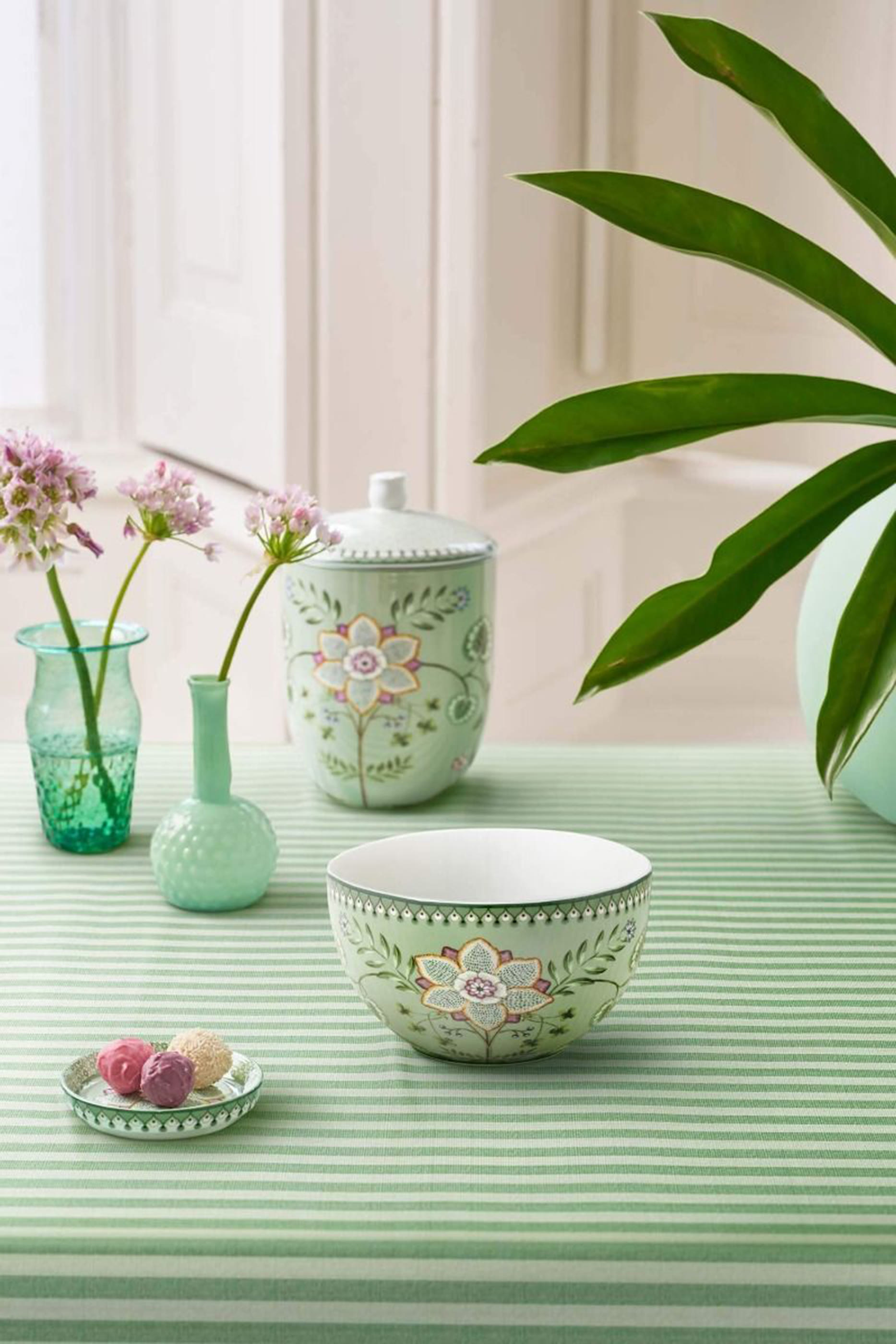 وعاء بنقشة ليلي اند لوتس