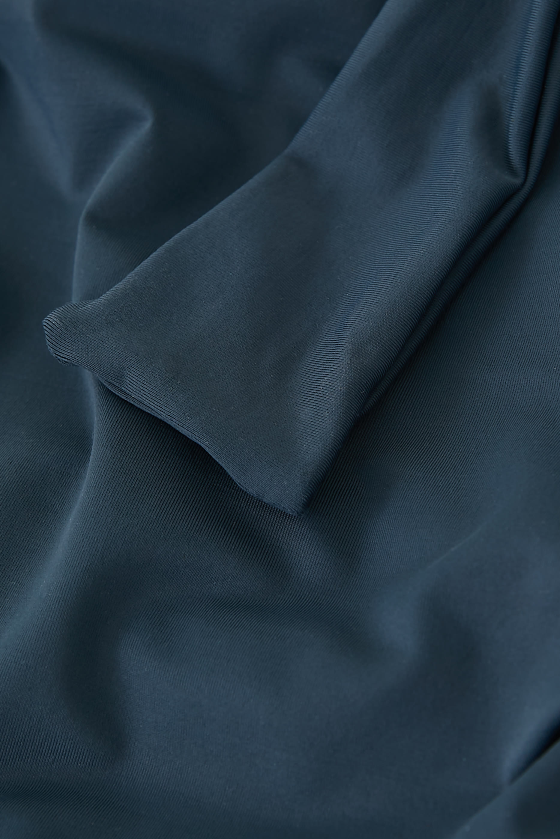 قطعة بيكيني علوية أنجلينا بكتف مكشوف