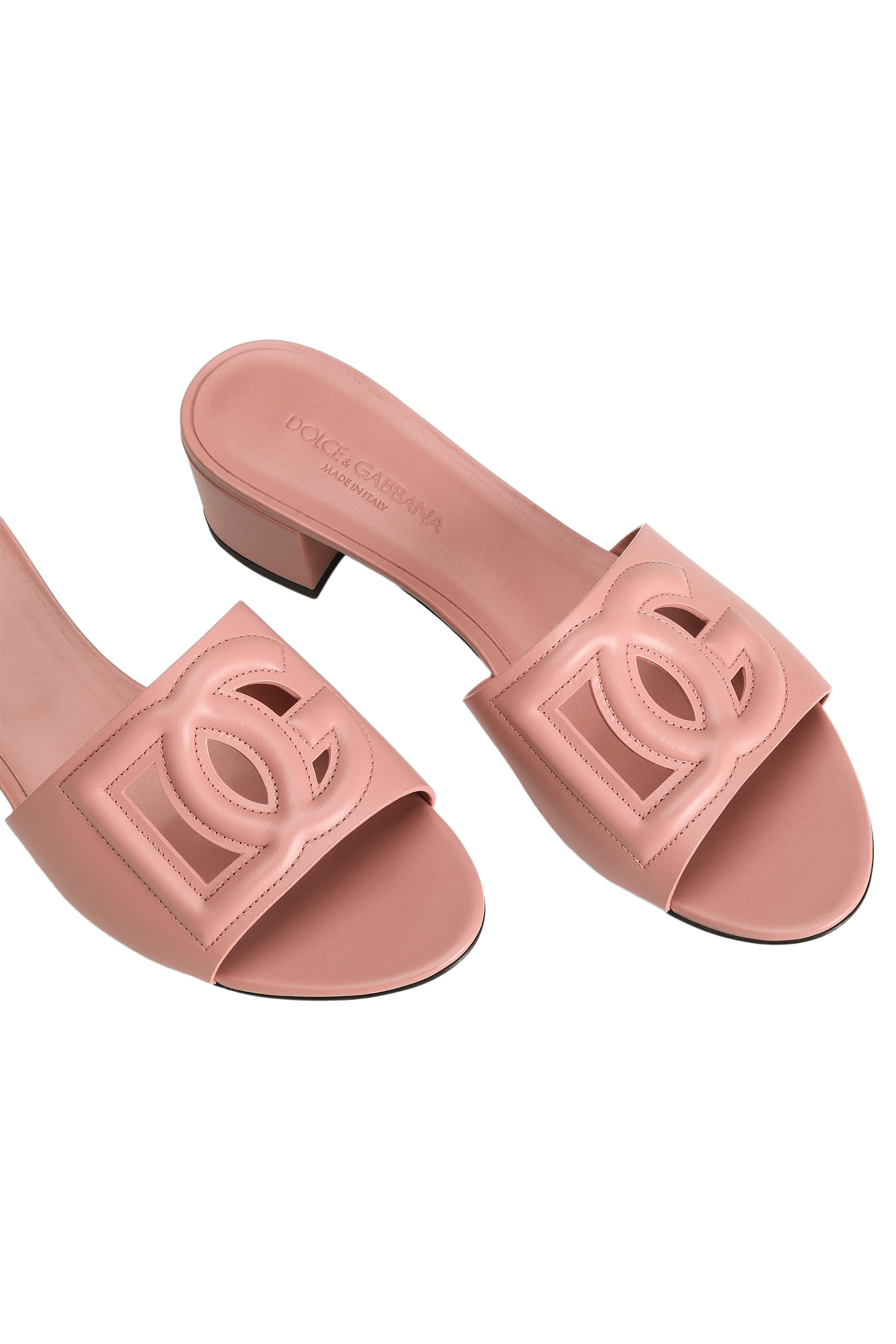 حذاء ميلينيالز 40 مفتوح من الخلف بشعار الماركة جلد