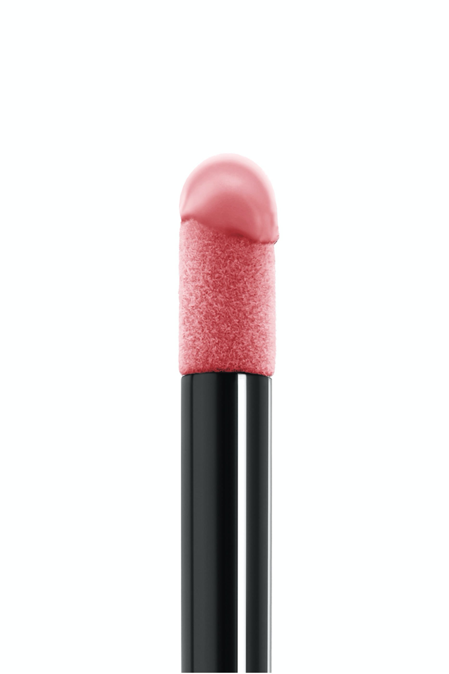 أحمر شفاه يتركيبة سائلة غير لامعة