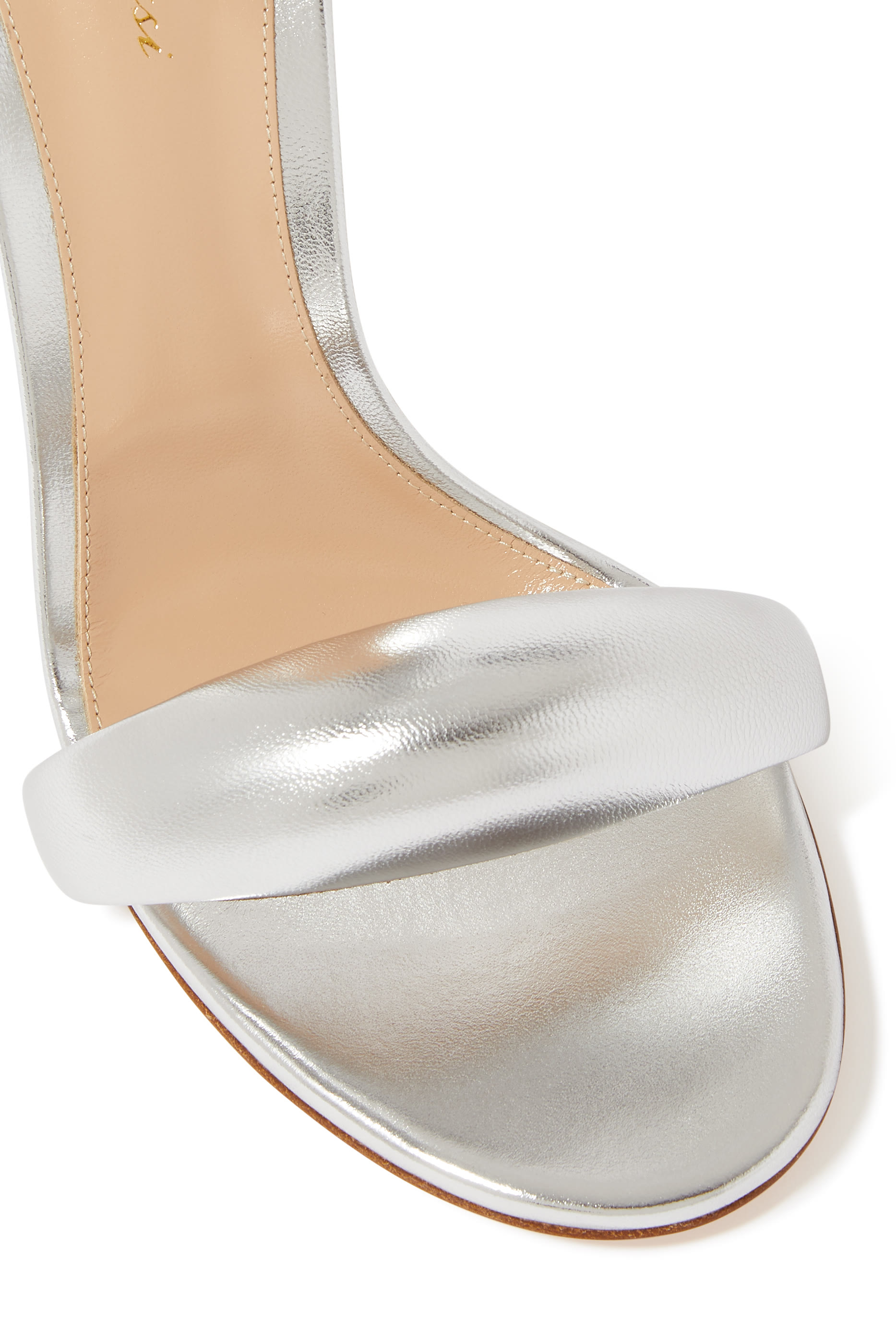 صندل بيجو 105 جلد لامع