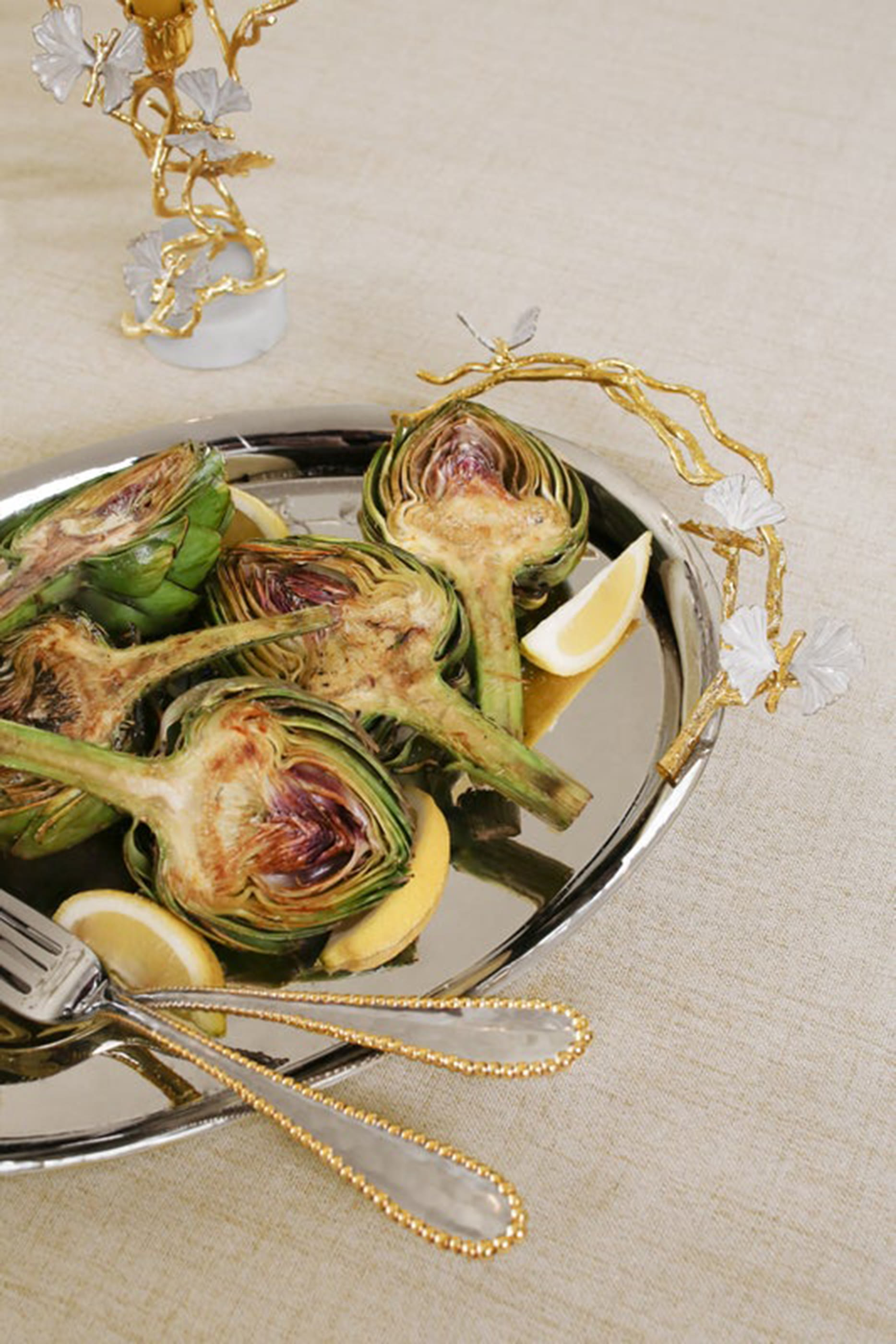 صينية متوسطة بفراشات وجنكة بلون ذهبي