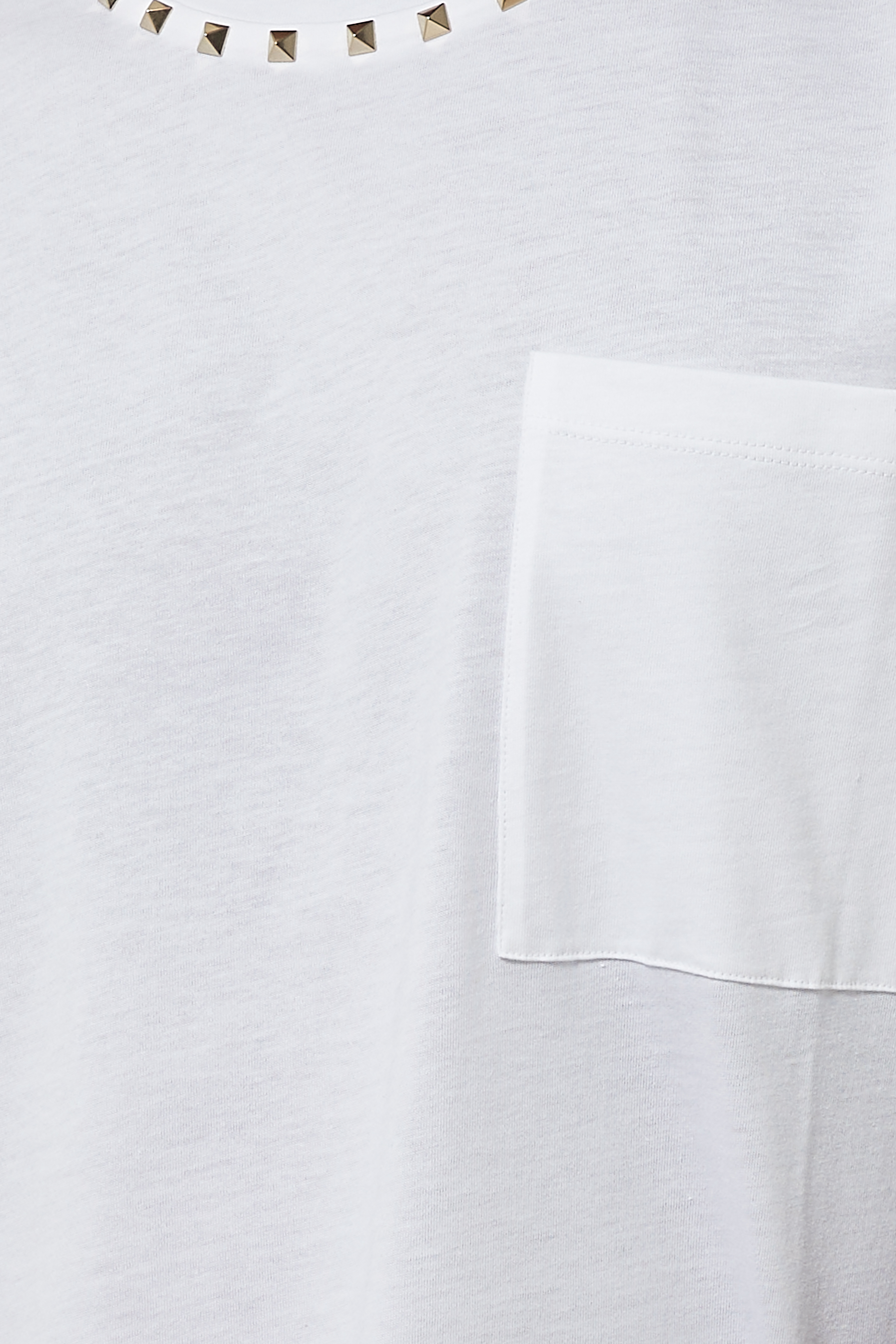 تيشيرت أن تايتلد مزين بحلي هرمية