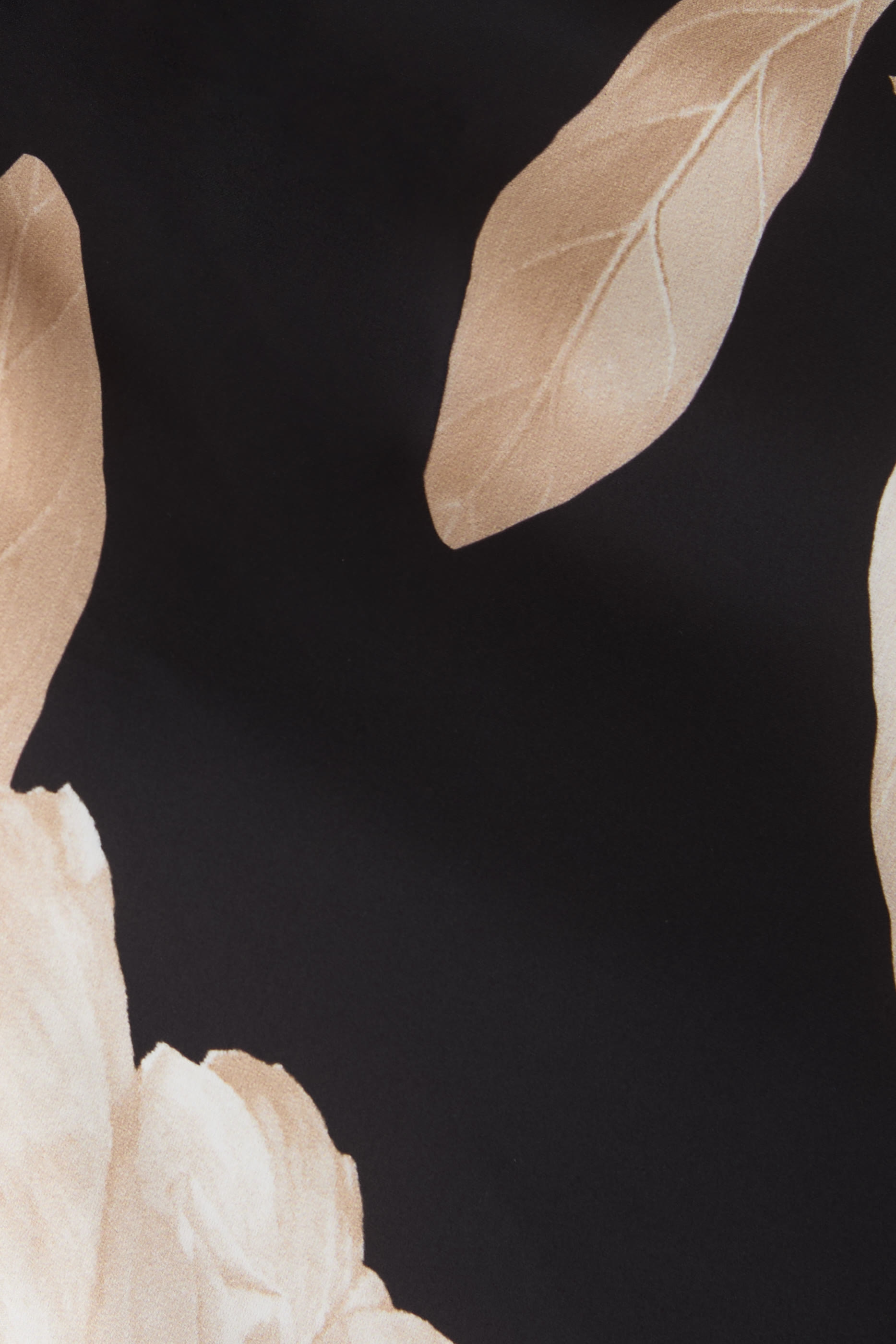 فستان نيرو طويل بكتف مكشوف