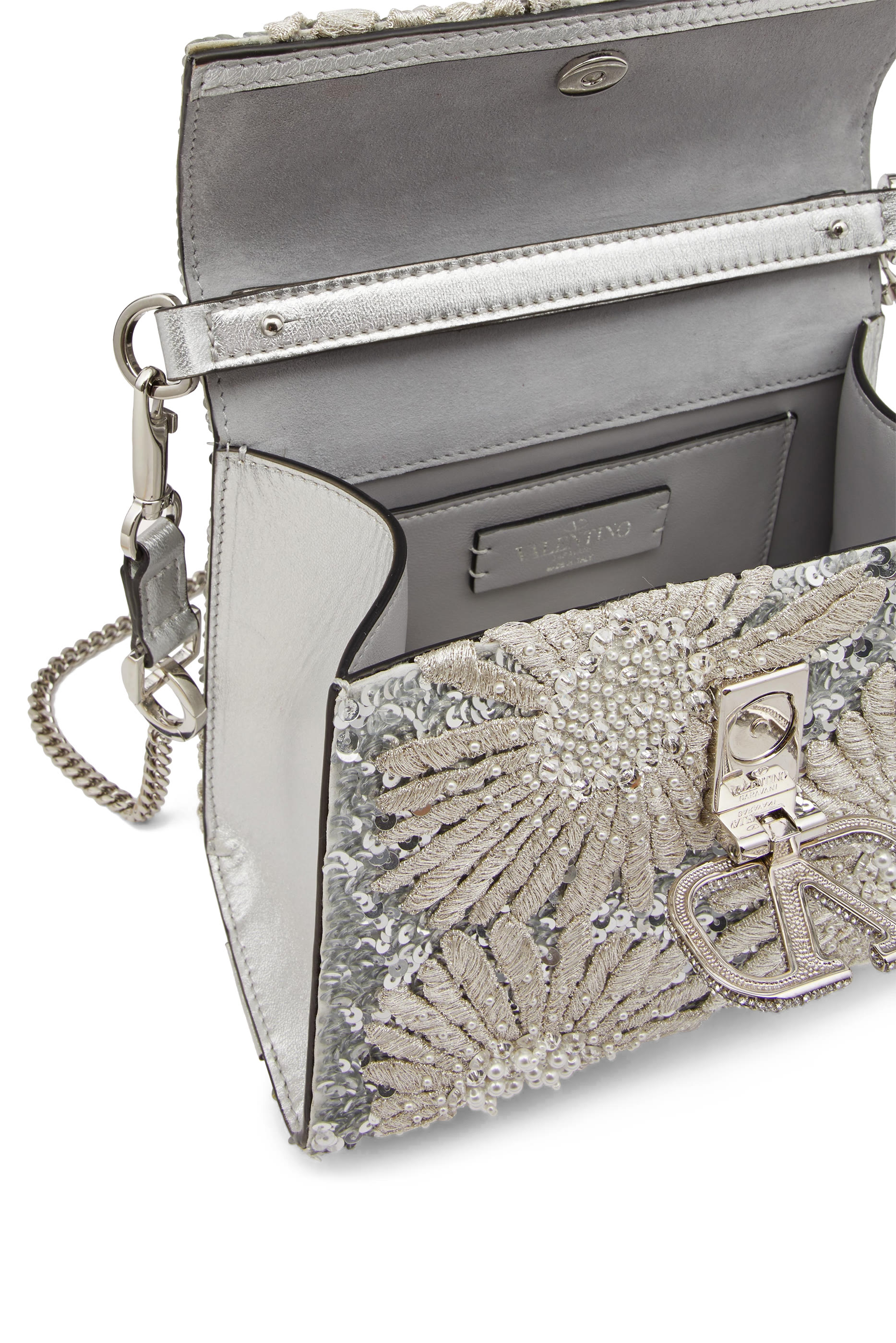 حقيبة فالنتينو غارافاناني بشعار حرف V بيد علوية حصري لشرق الأوسط