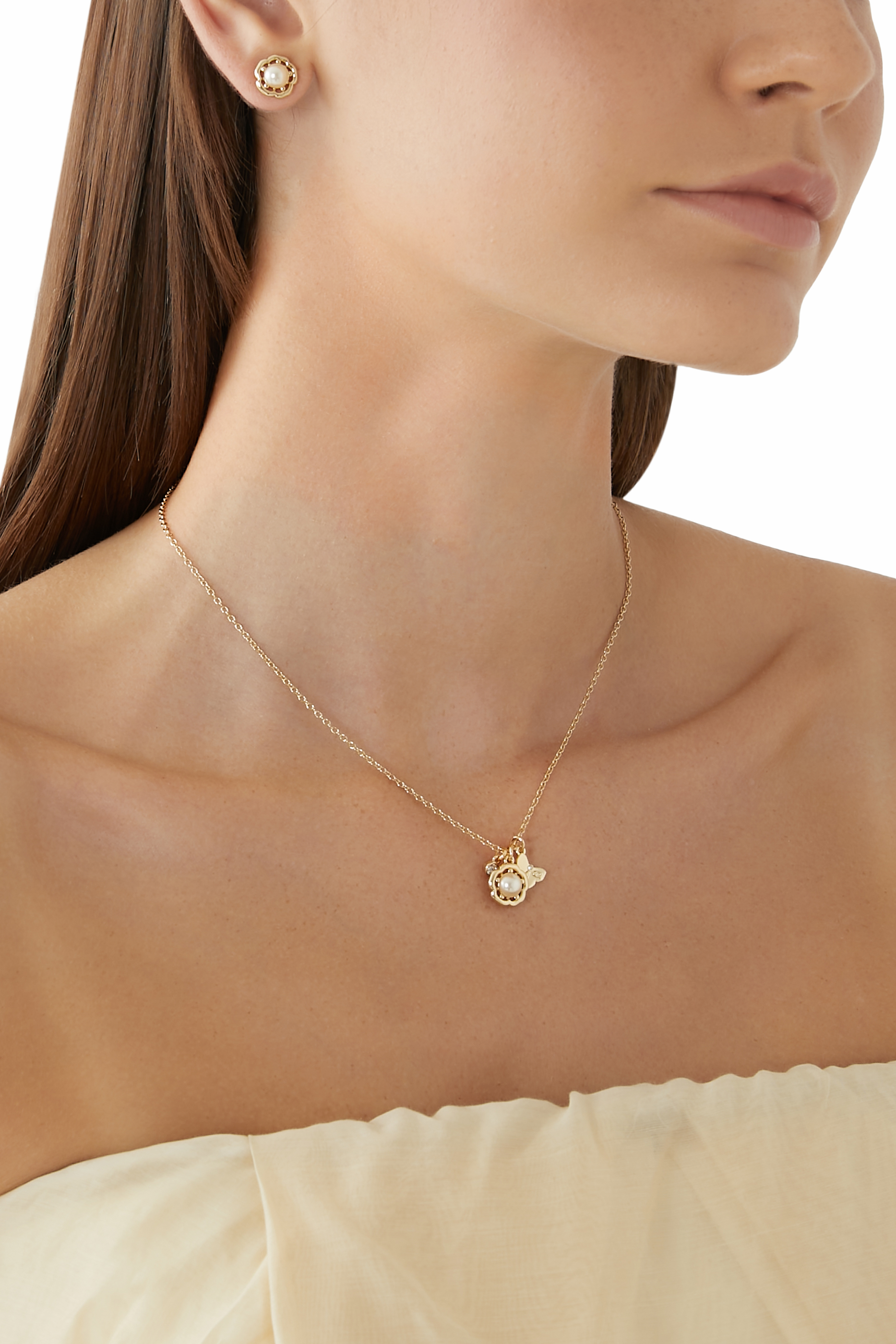 طقم قلادة وأقراط بتصميم وردة الشاي باللؤلؤ