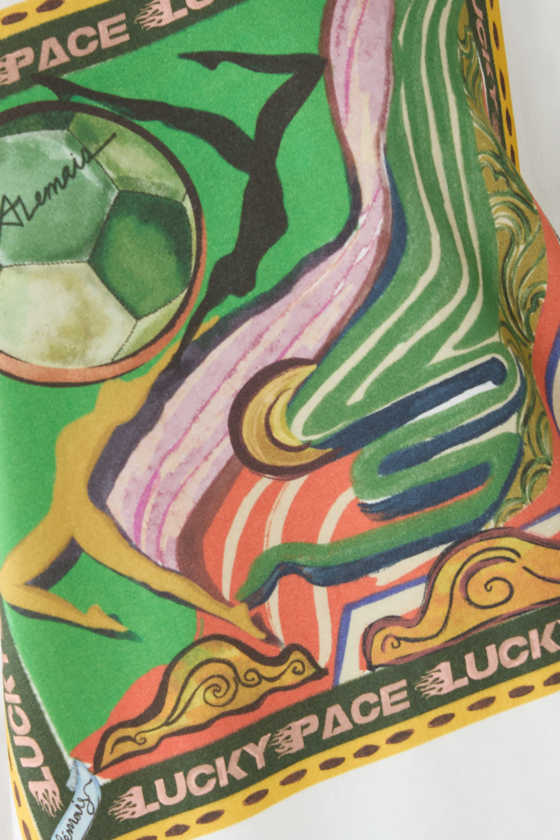 تيشيرت لاكي بيس