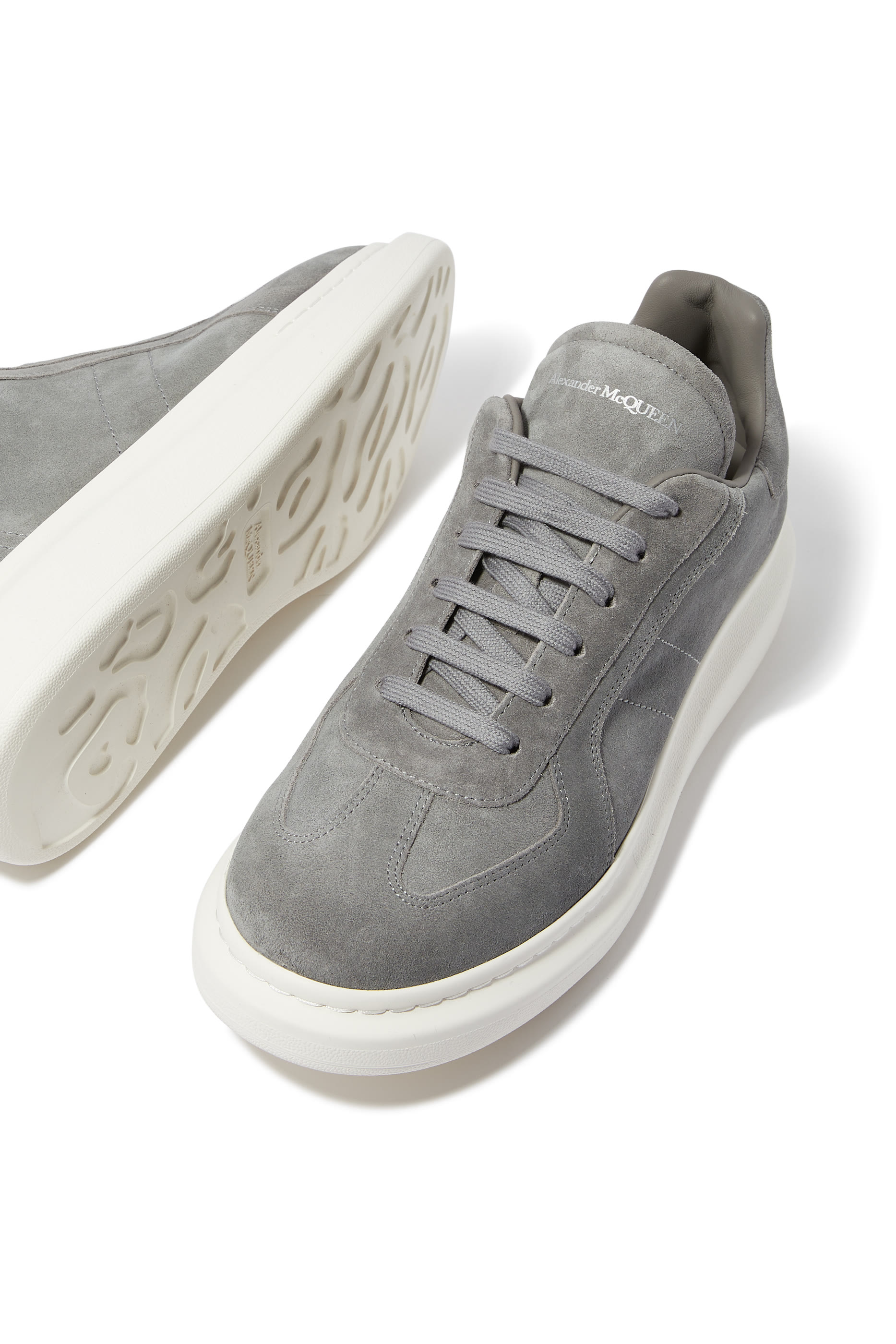 سنيكرز ريترو بنعل سميك