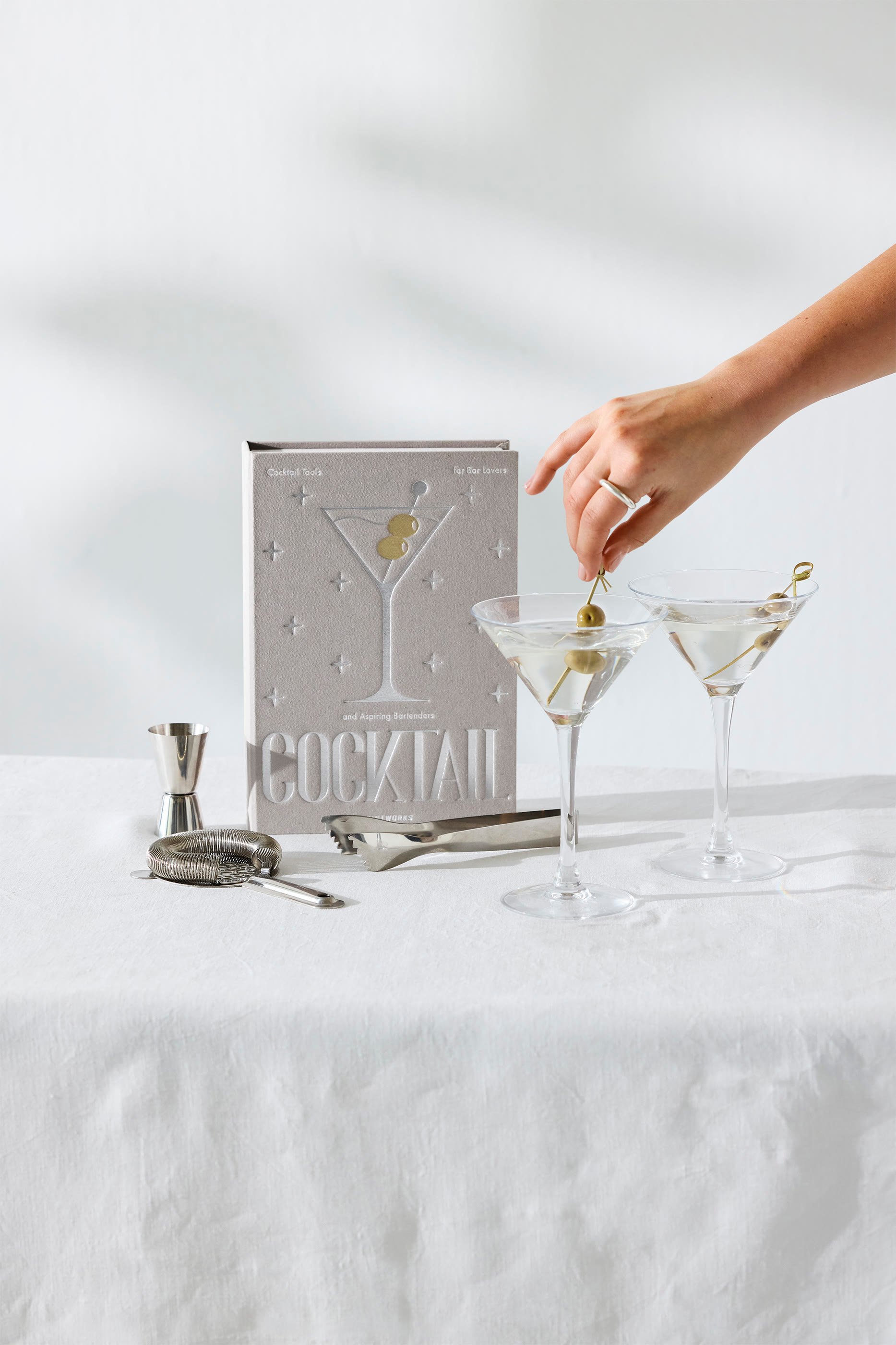 طقم أدوات مشروبات أساسية