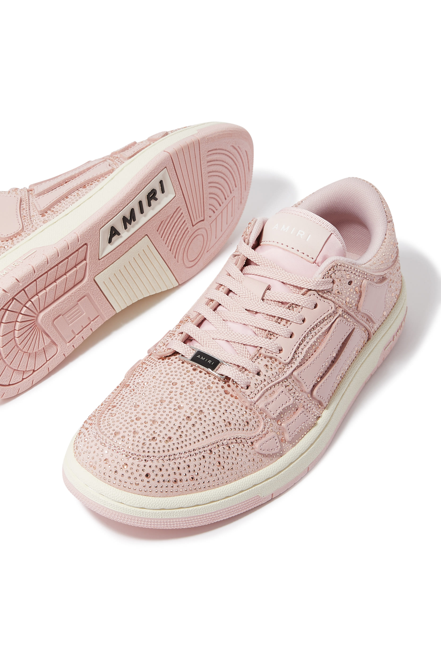 سنيكرز بكاحل منخفض ورقع هياكل عظمية مرصع بكريستال