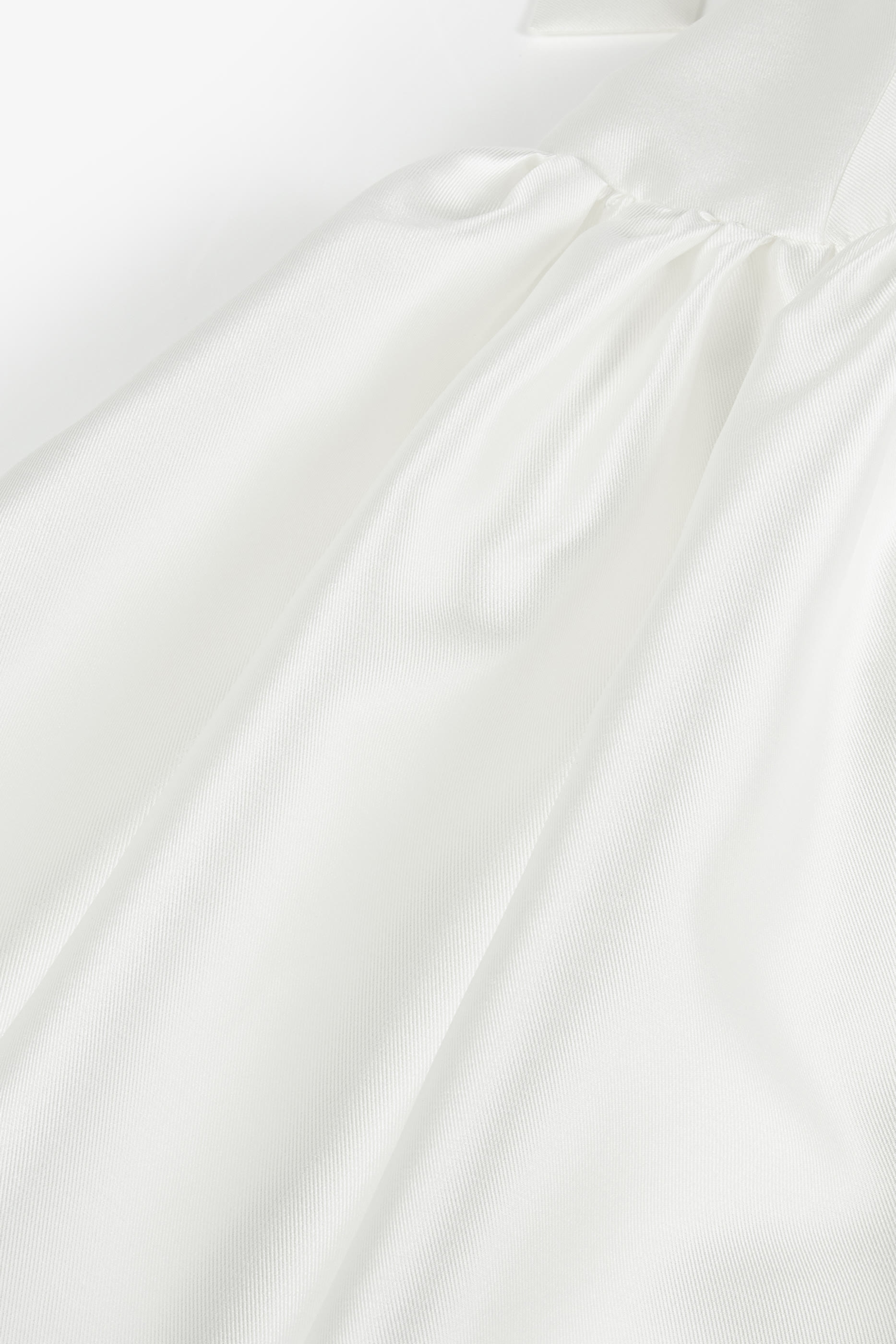 فستان بأكمام مزينة للأطفال