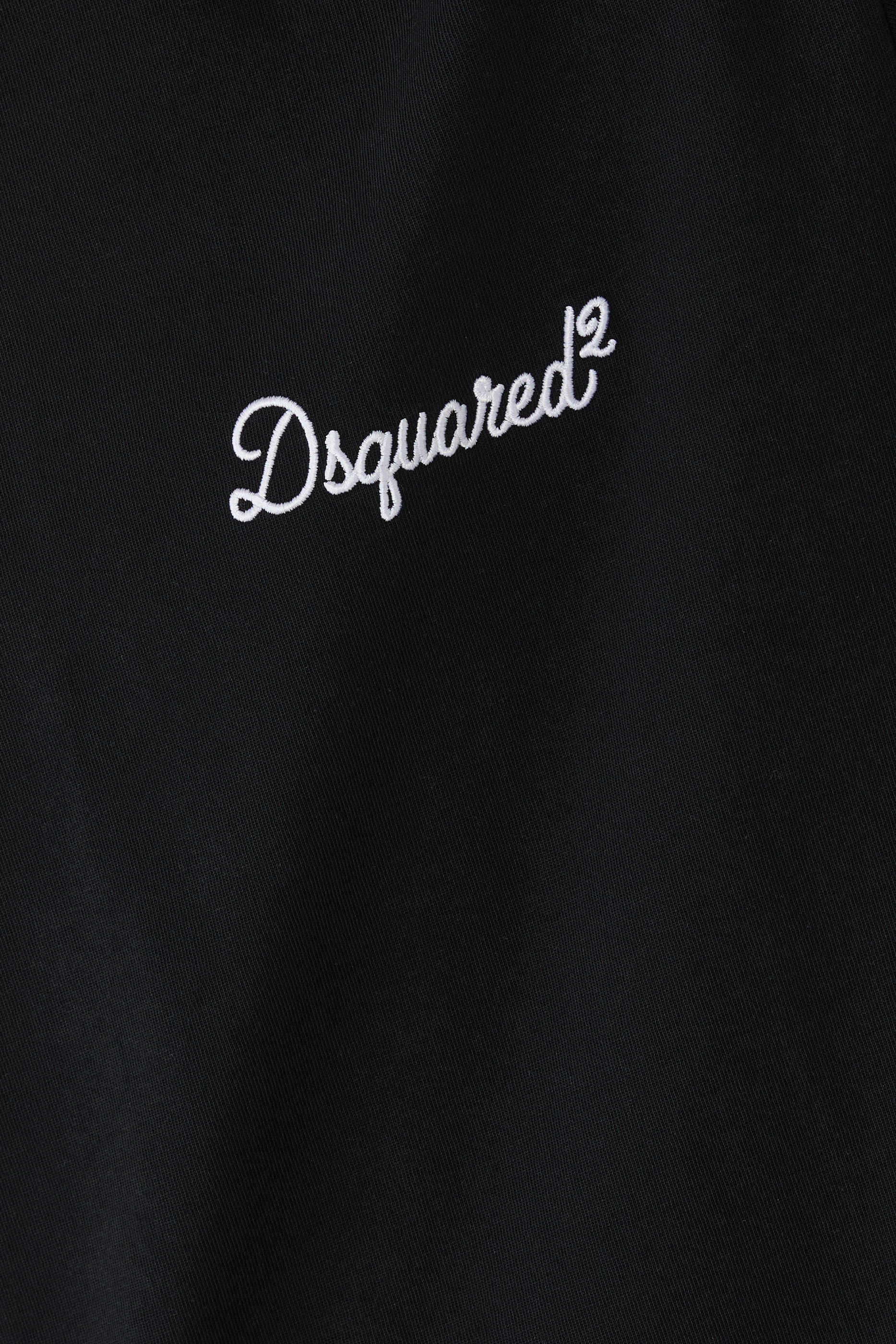 تيشيرت بقصة واسعة وشعار الماركة