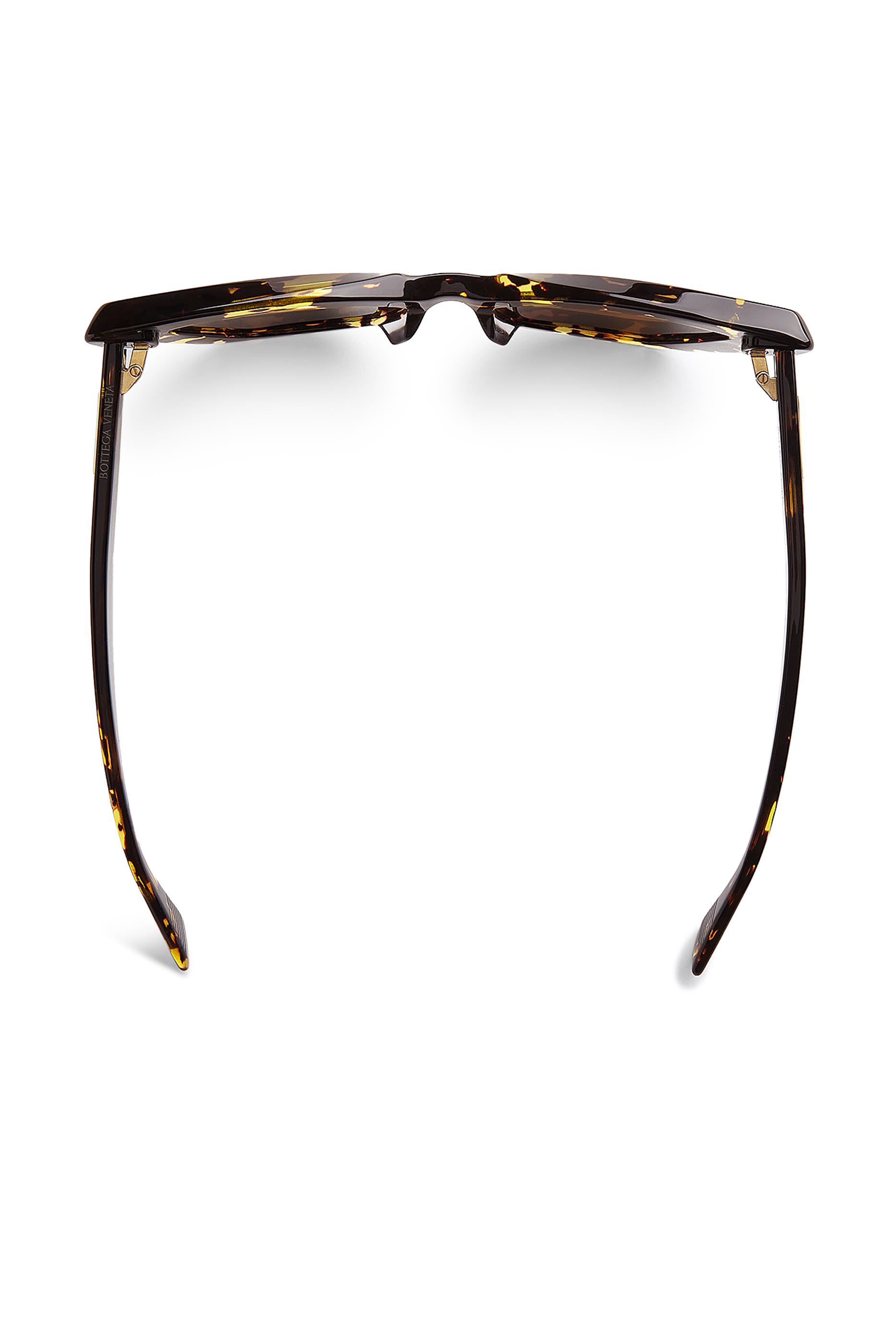 نظارة شمسية بتصميم عين القطة