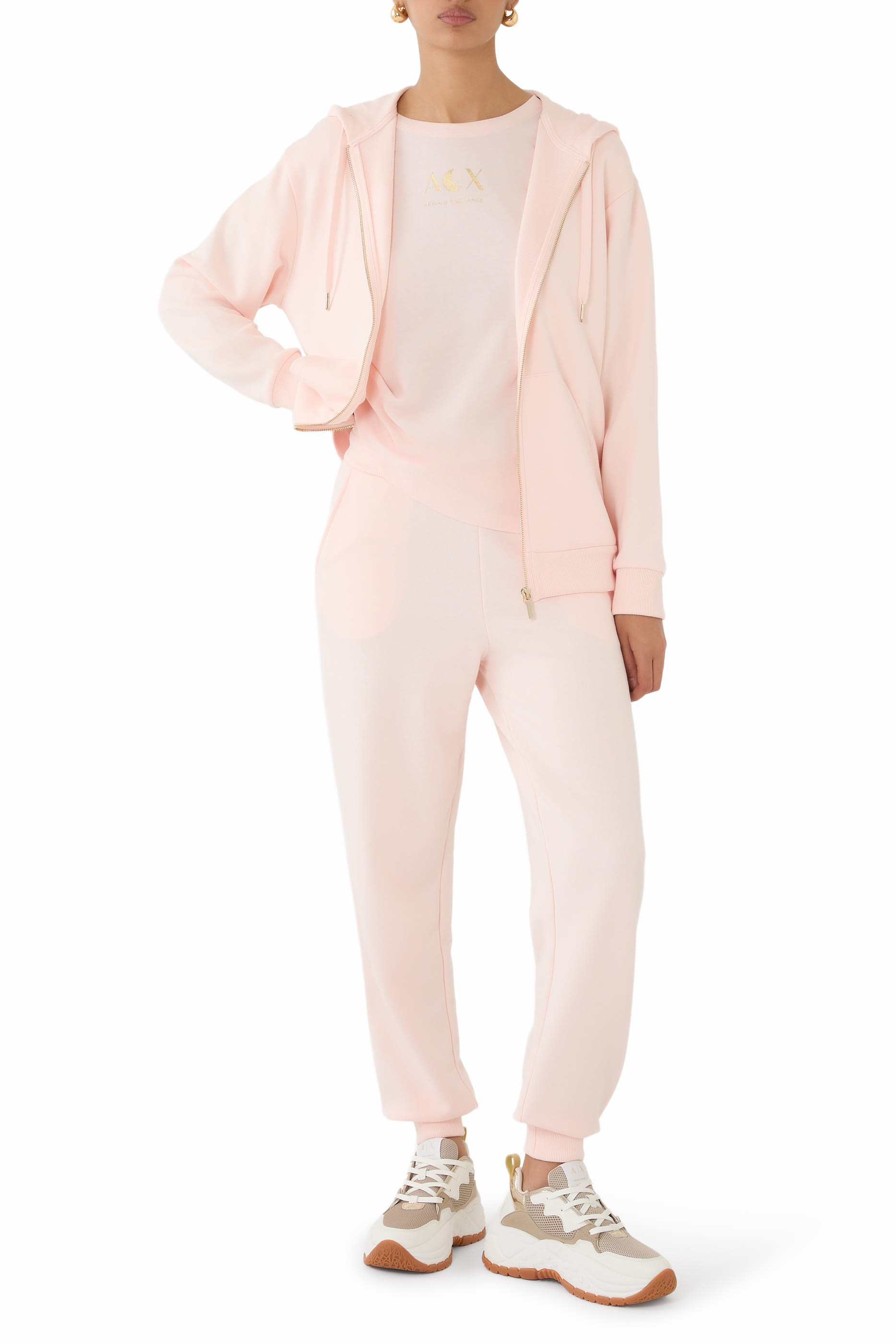 تيشيرت بقصة بويفرند بشعار الماركة بإصدار لرمضان