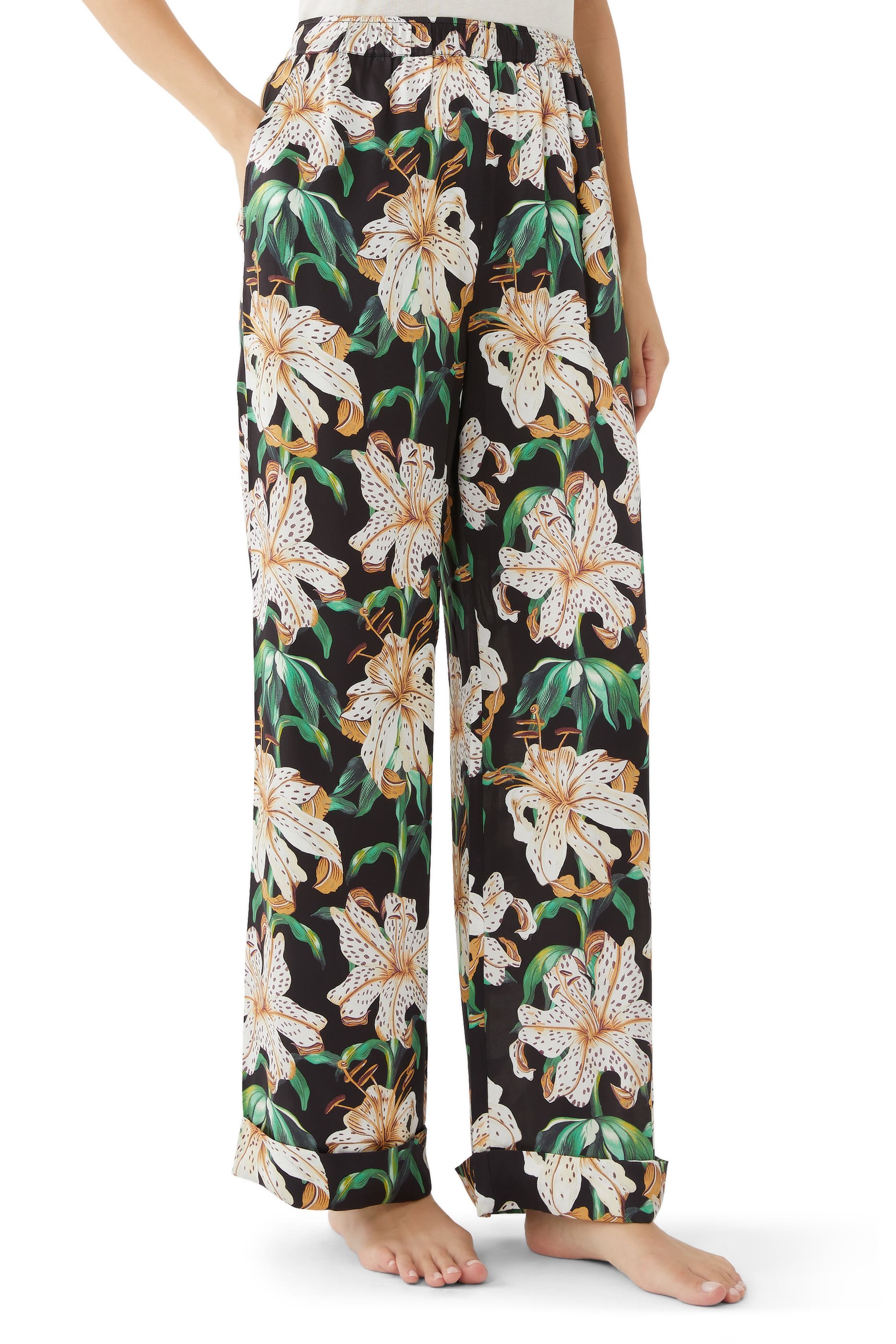 طقم بيجامة حرير بقصة طويلة بطبعة ليليوم