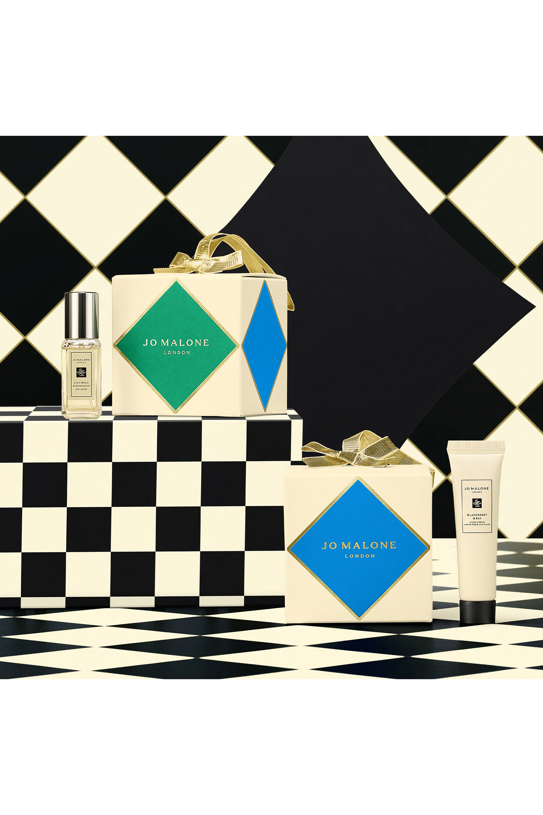 مجموعة هدايا في عبوة بتصميم زينة للكريسماس