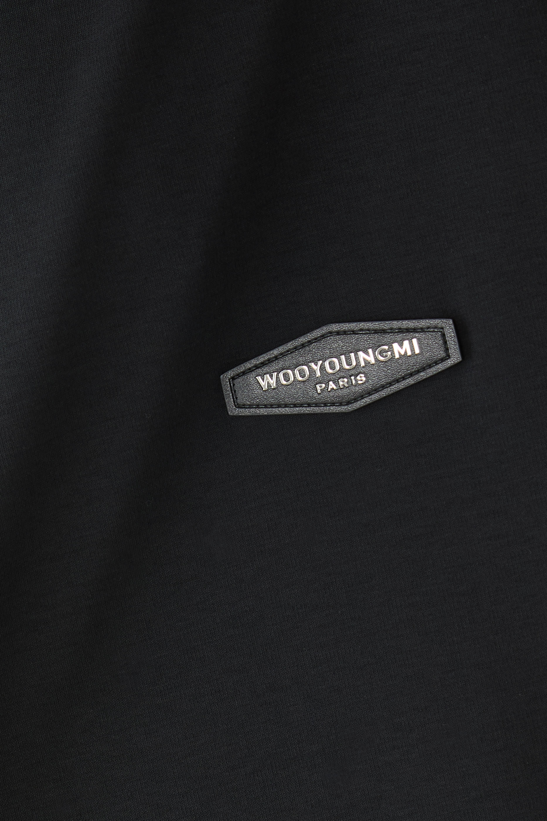 تيشيرت بشعار الماركة