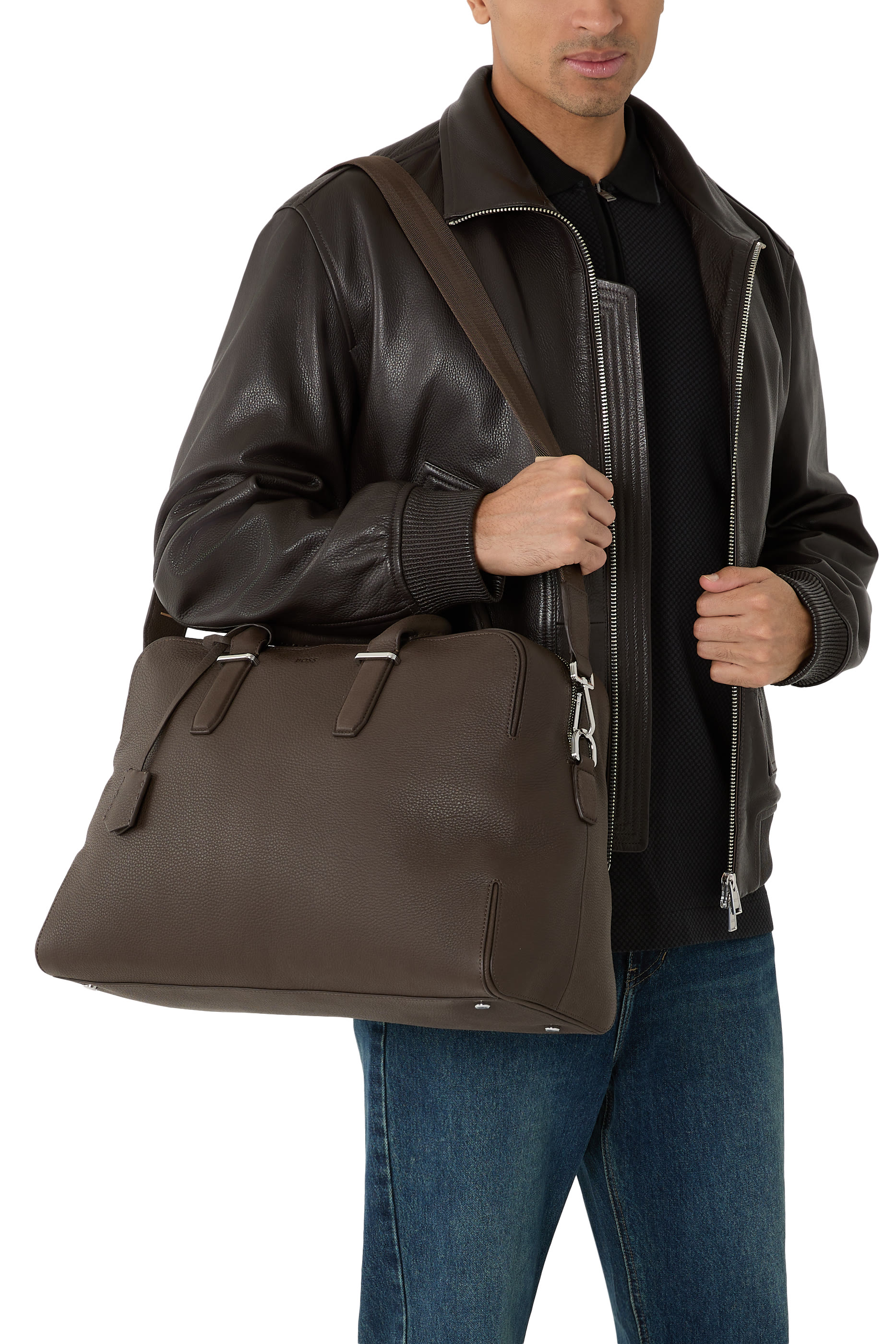 حقيبة هولدال مزينة بشعار الماركة جلد بارز الملمس