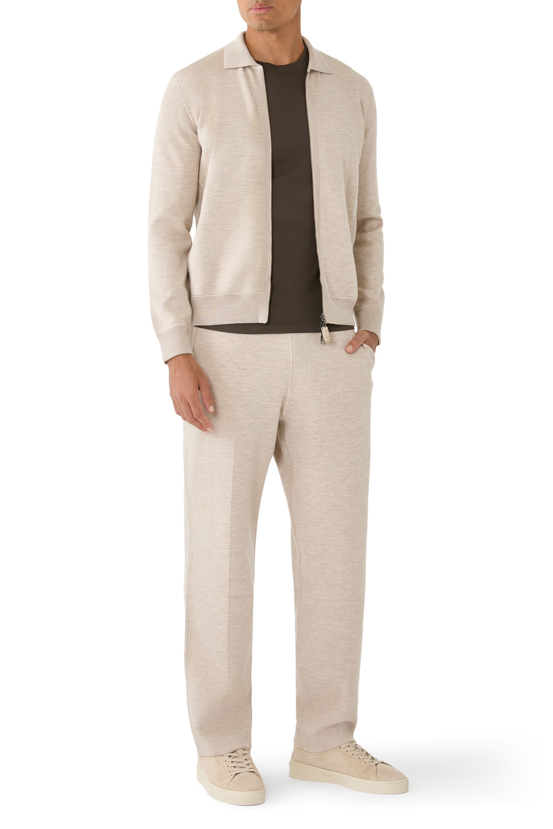 تيشيرت بياقة ضيقة