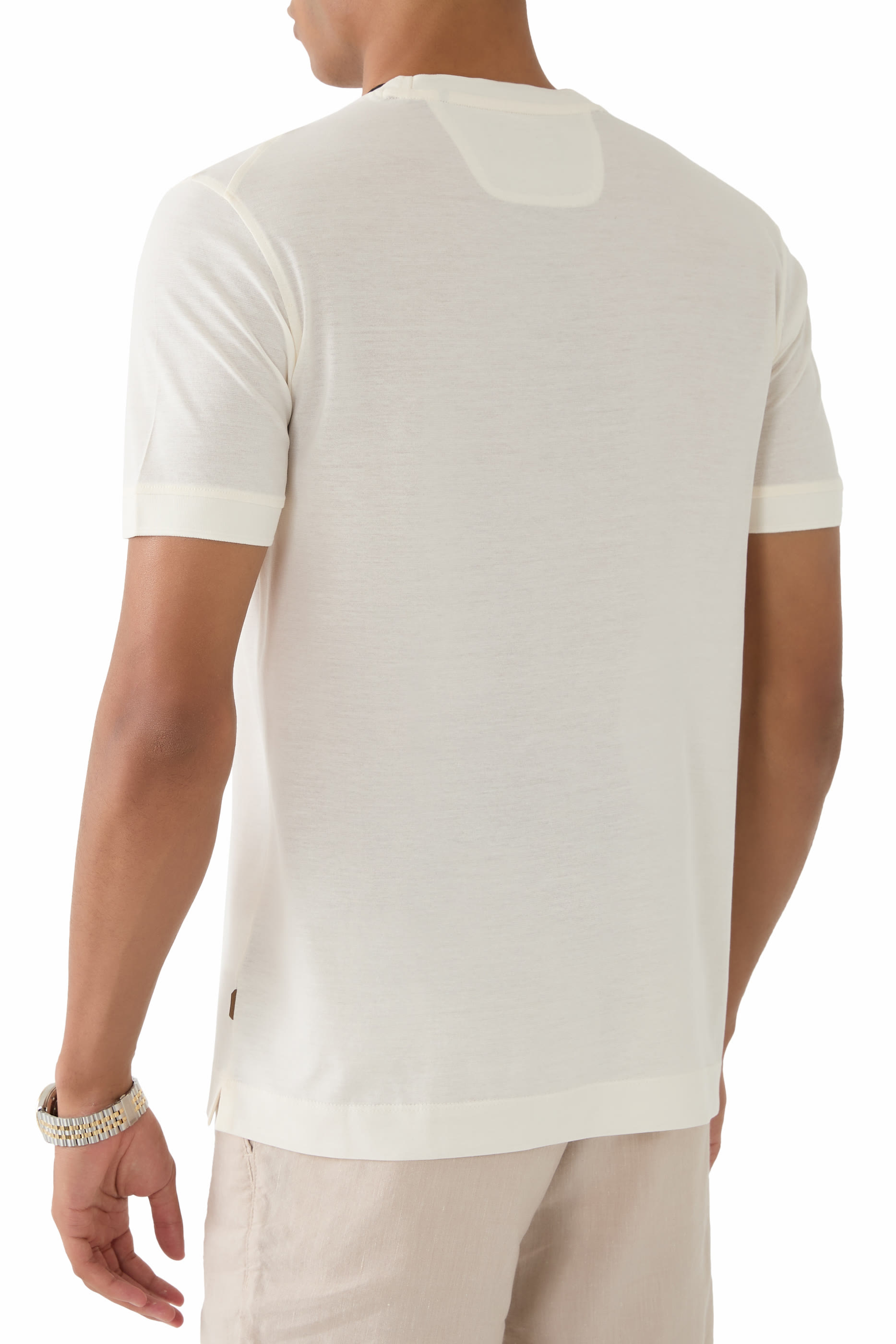 تيشيرت بأكمام قصيرة