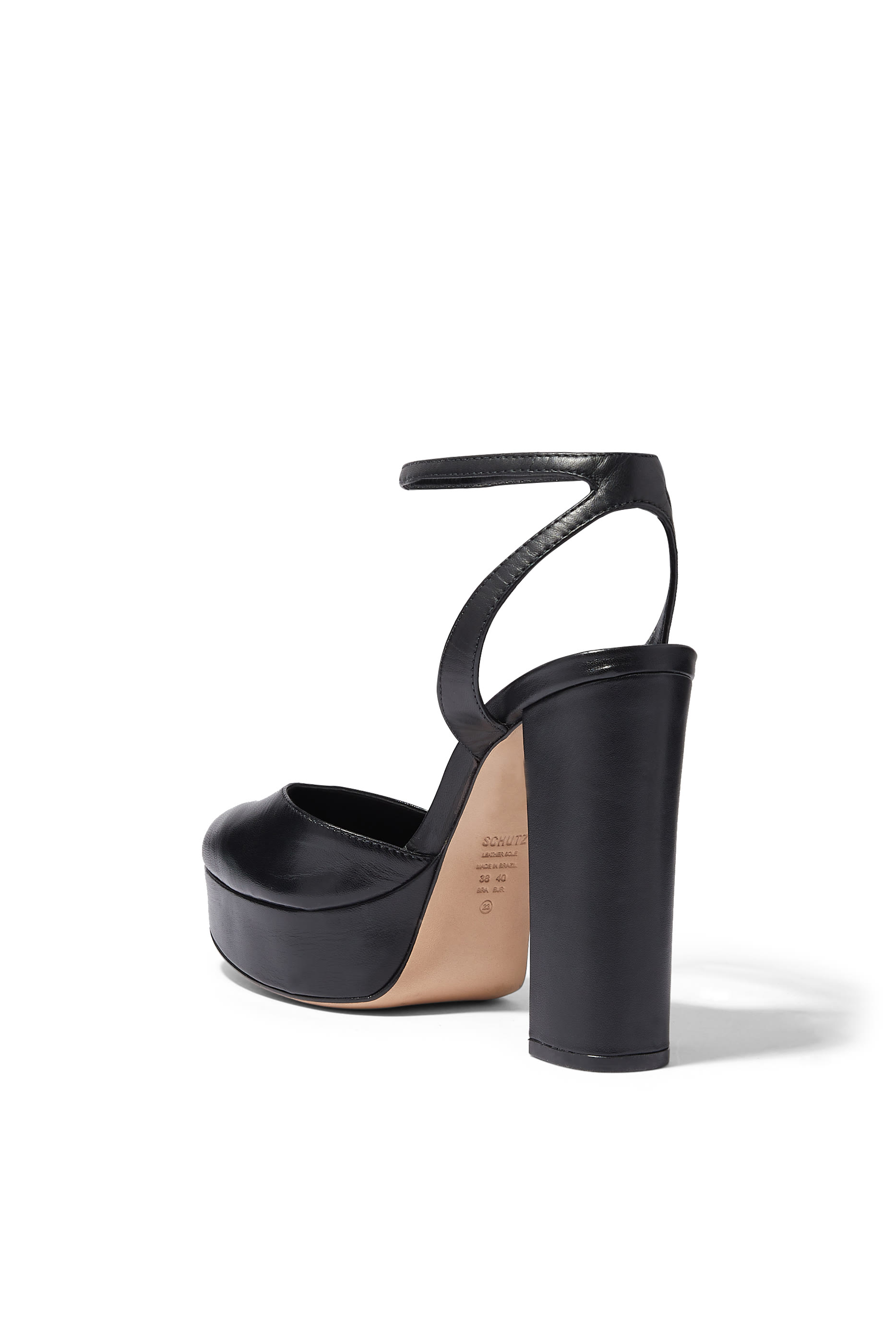 حذاء كلاسيك ميلا 135 بنعل سميك