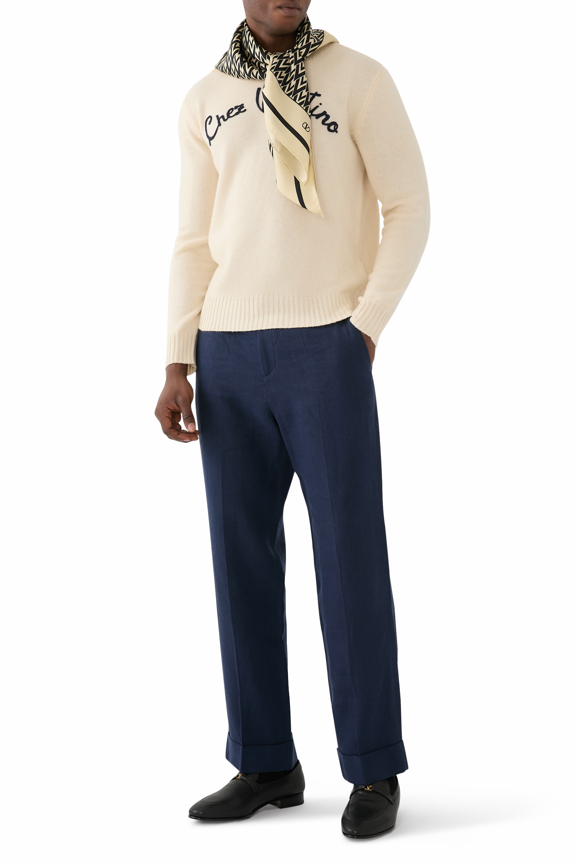 حذاء سهل الارتداء بشعار حرف الماركة