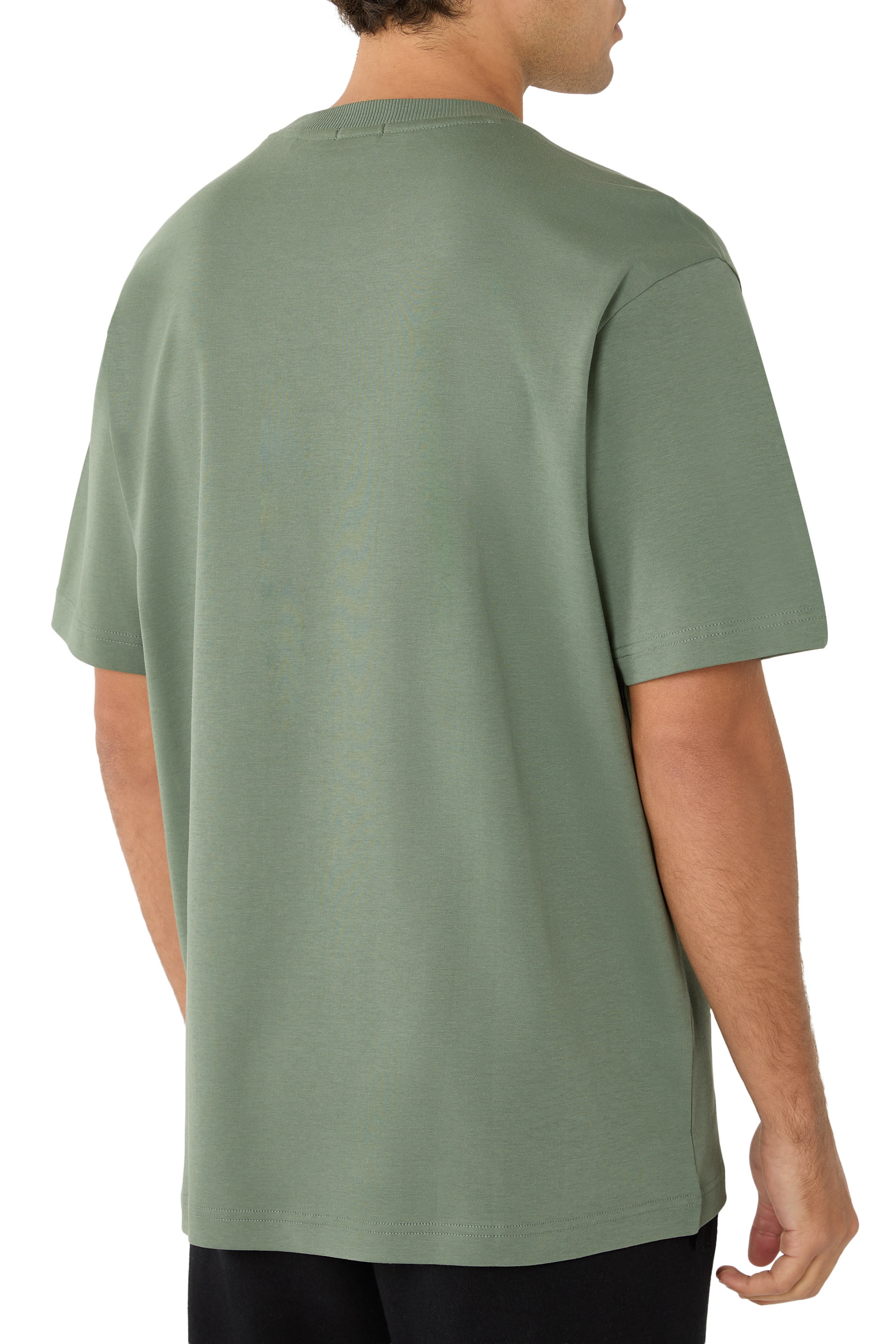 تيشيرت بنقشة شعار الماركة بملمس بارز