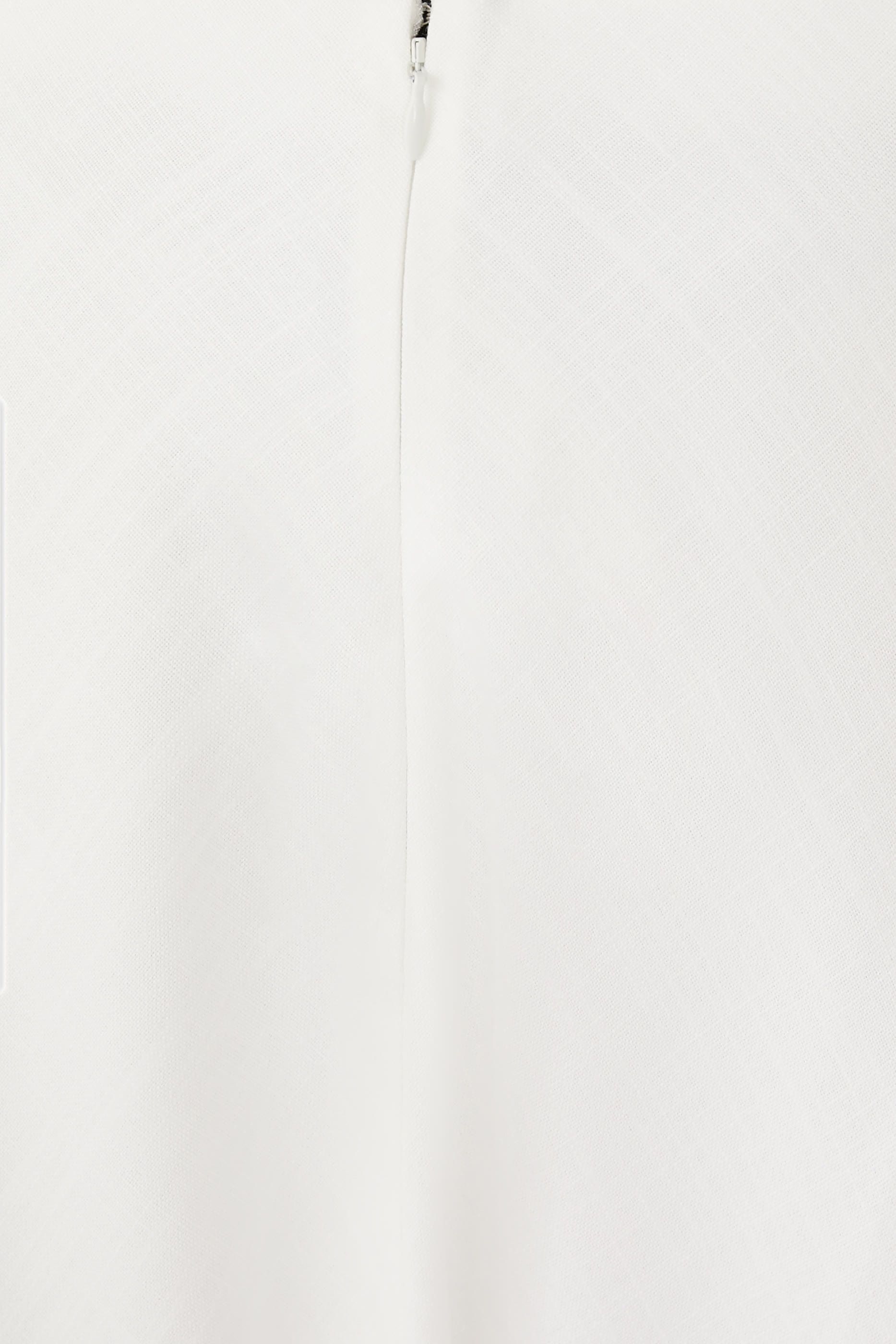 تنورة بقصة واسعة مائلة