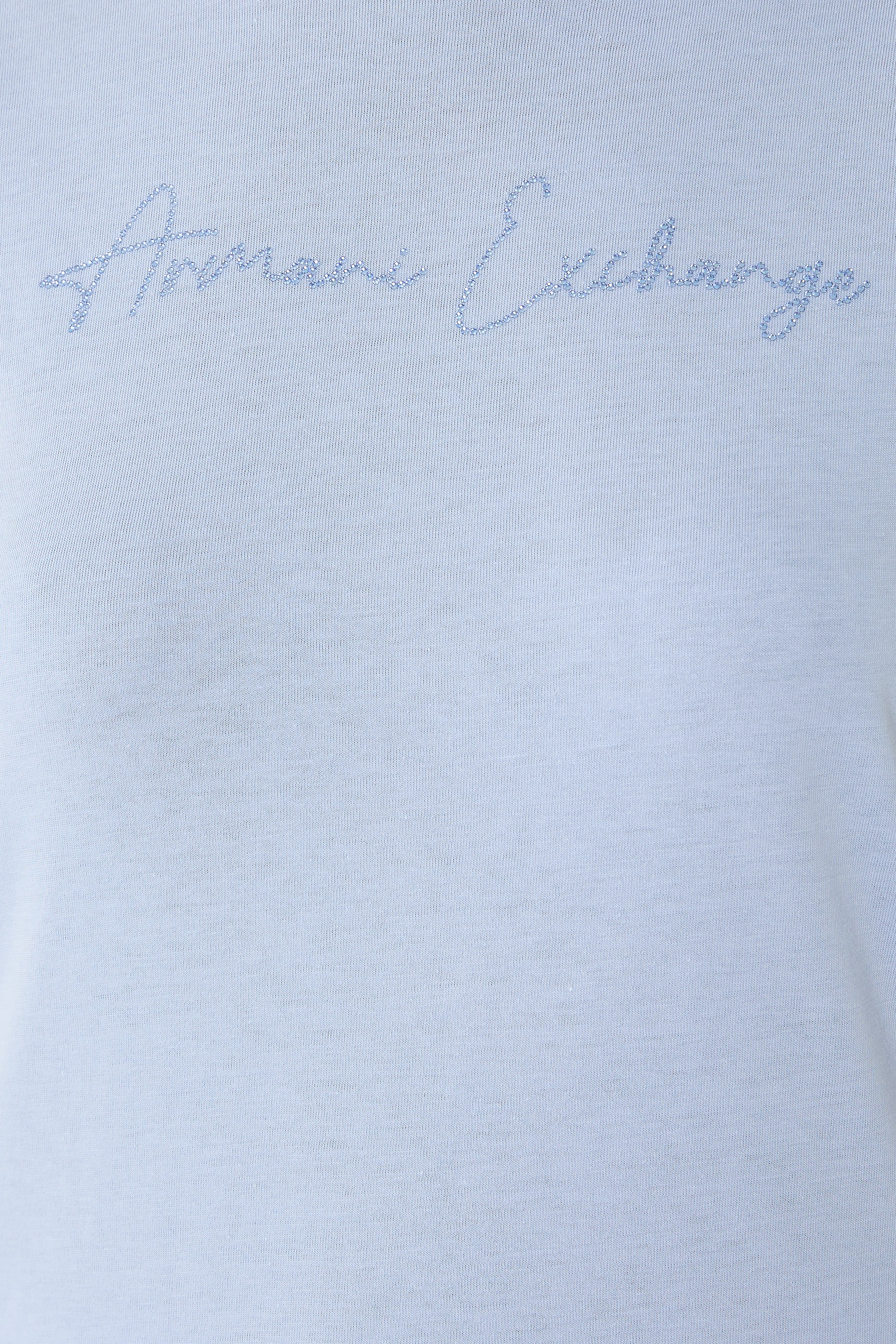 تيشيرت بأكمام قصيرة وشعار الماركة