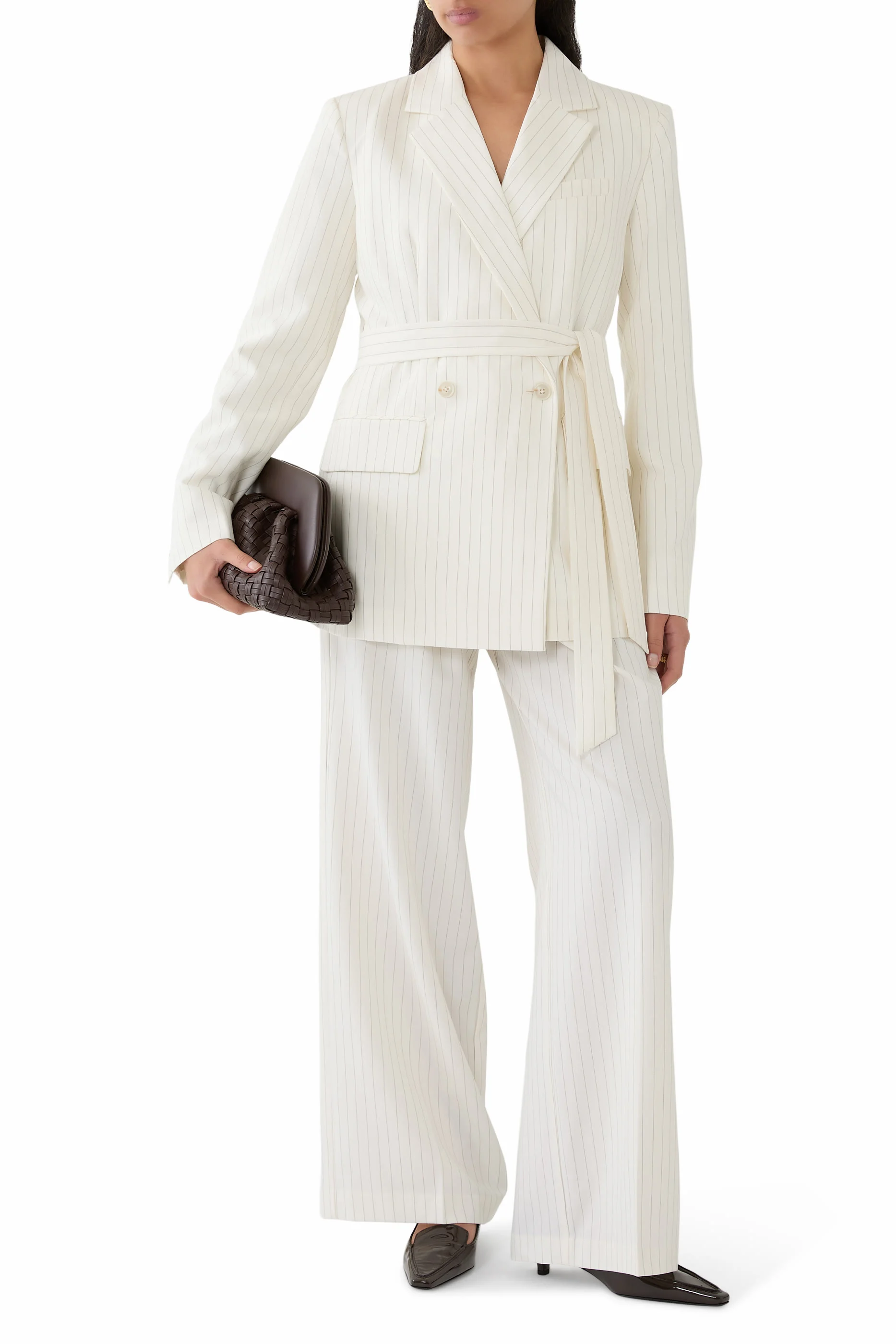 جاكيت بدلة اسنشيال بحزام