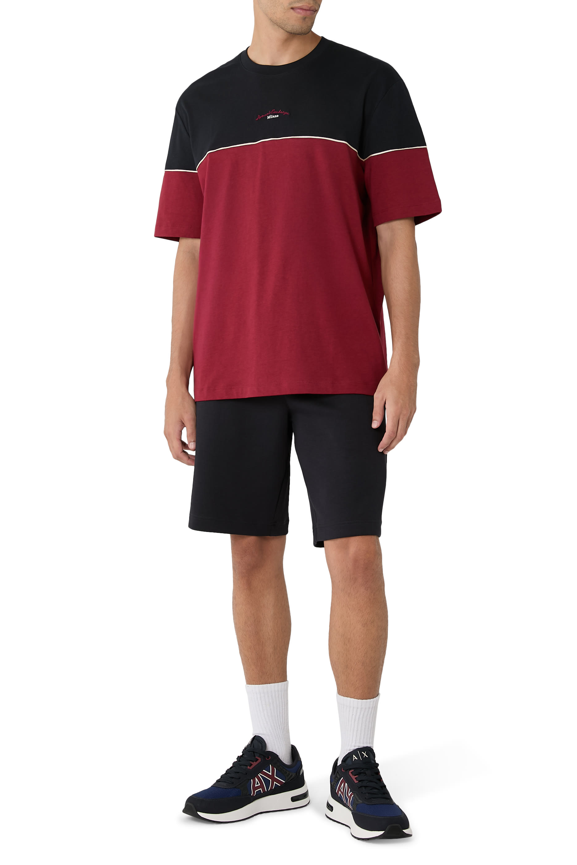 سنيكرز بأربطة وشعار الماركة بملمس بارز