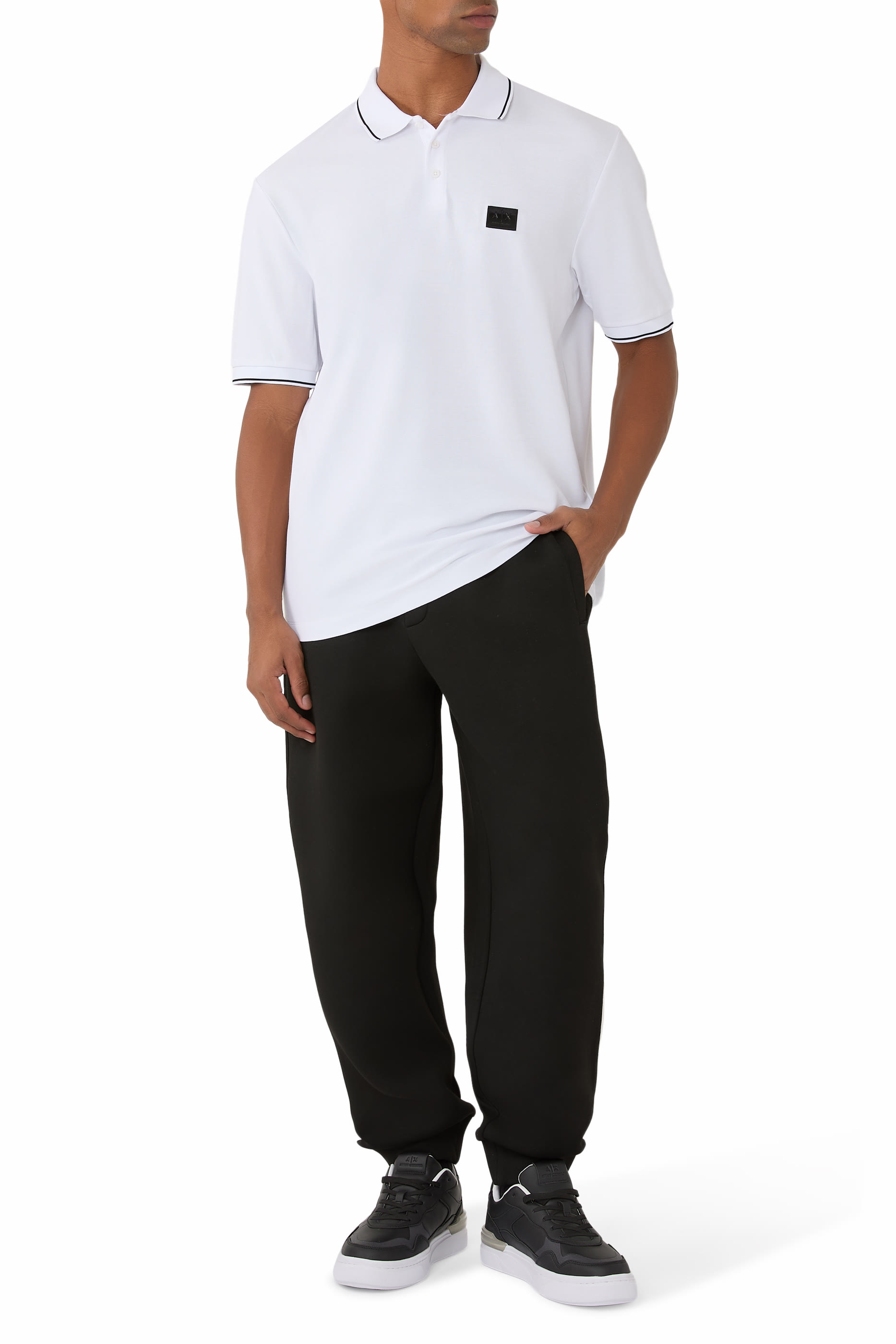 سنيكرز مزين بحياكة جلد صديق للبيئة