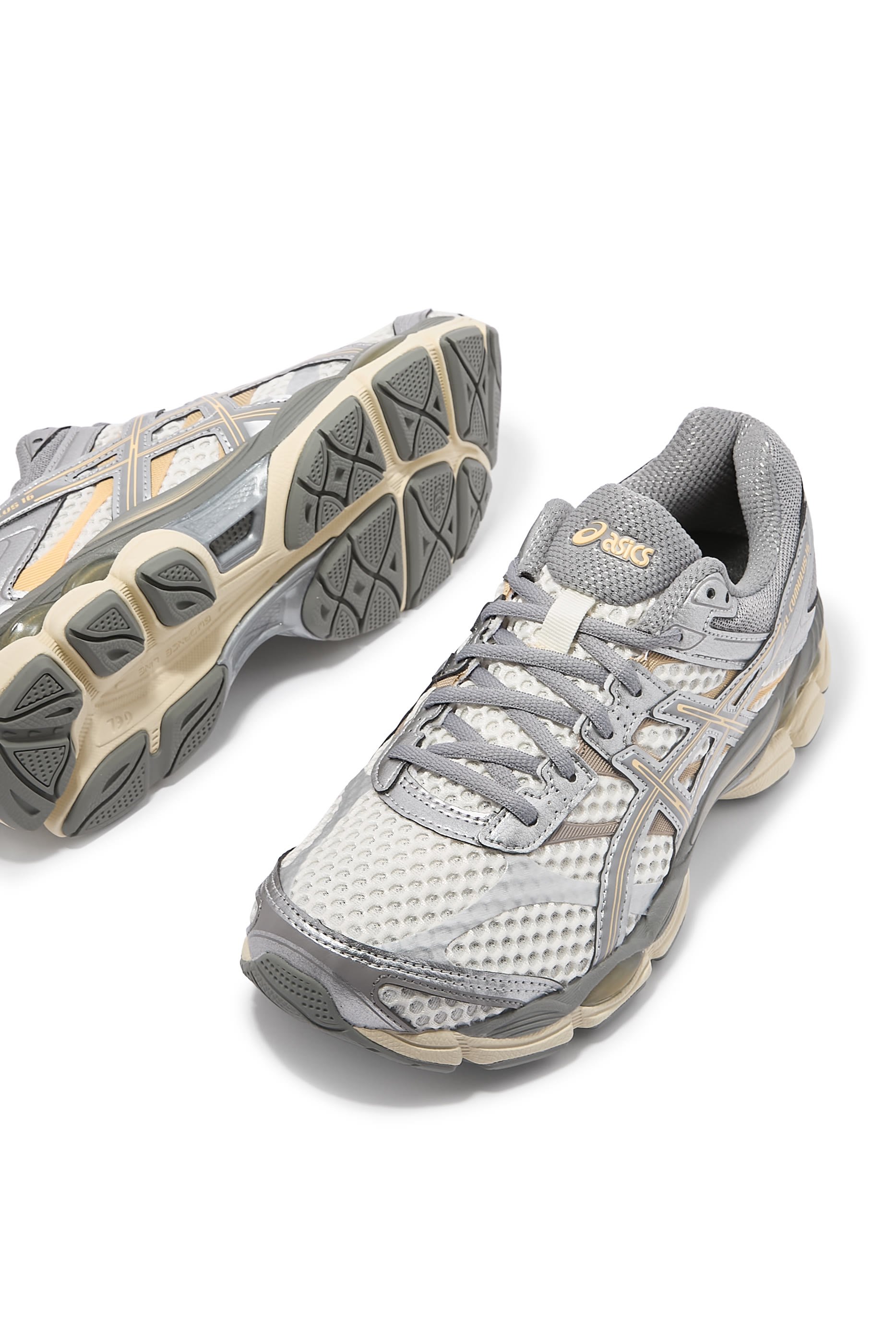 سنيكرز جل-كومولوس 16