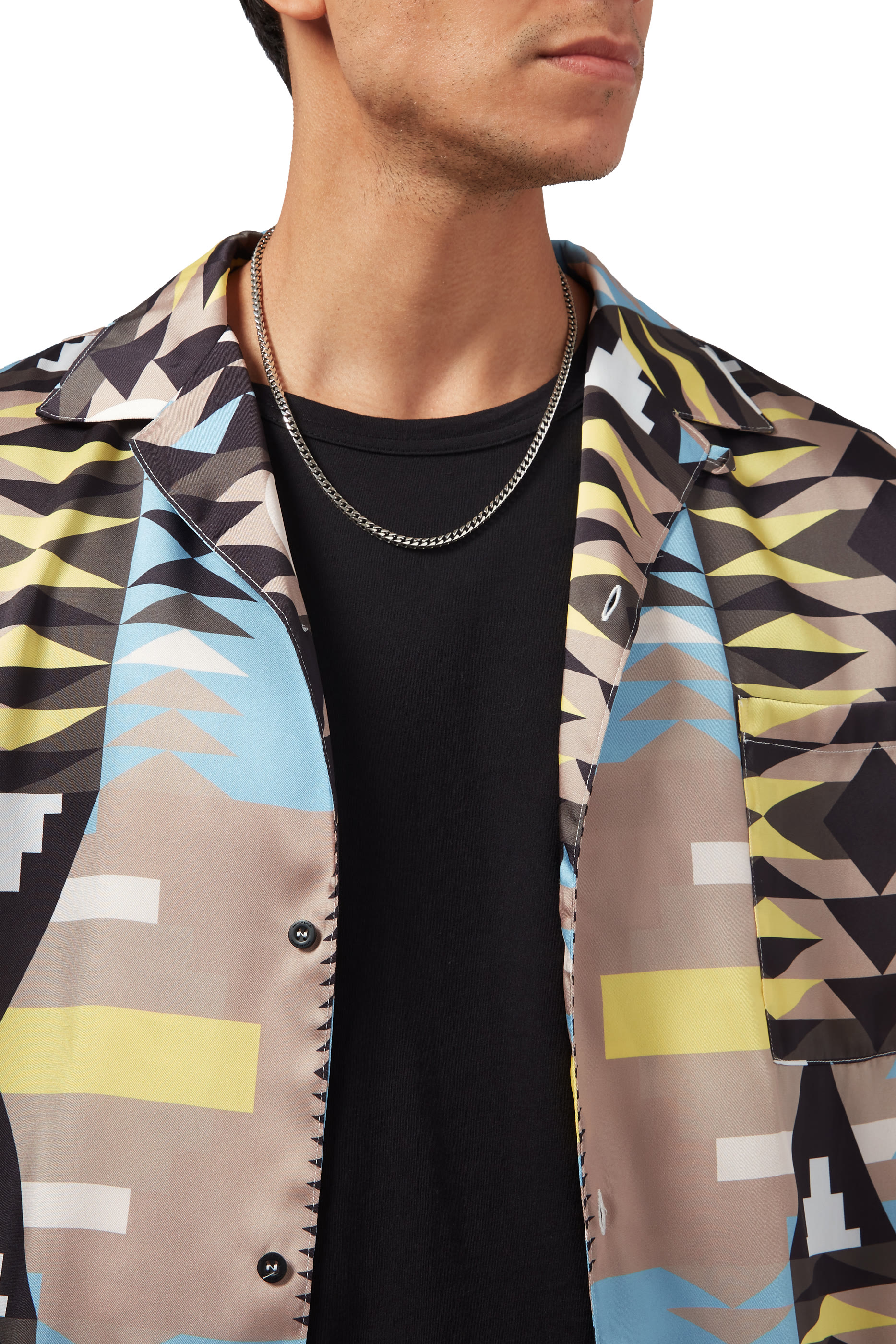 قلادة سلسلة بحلقات مربعة