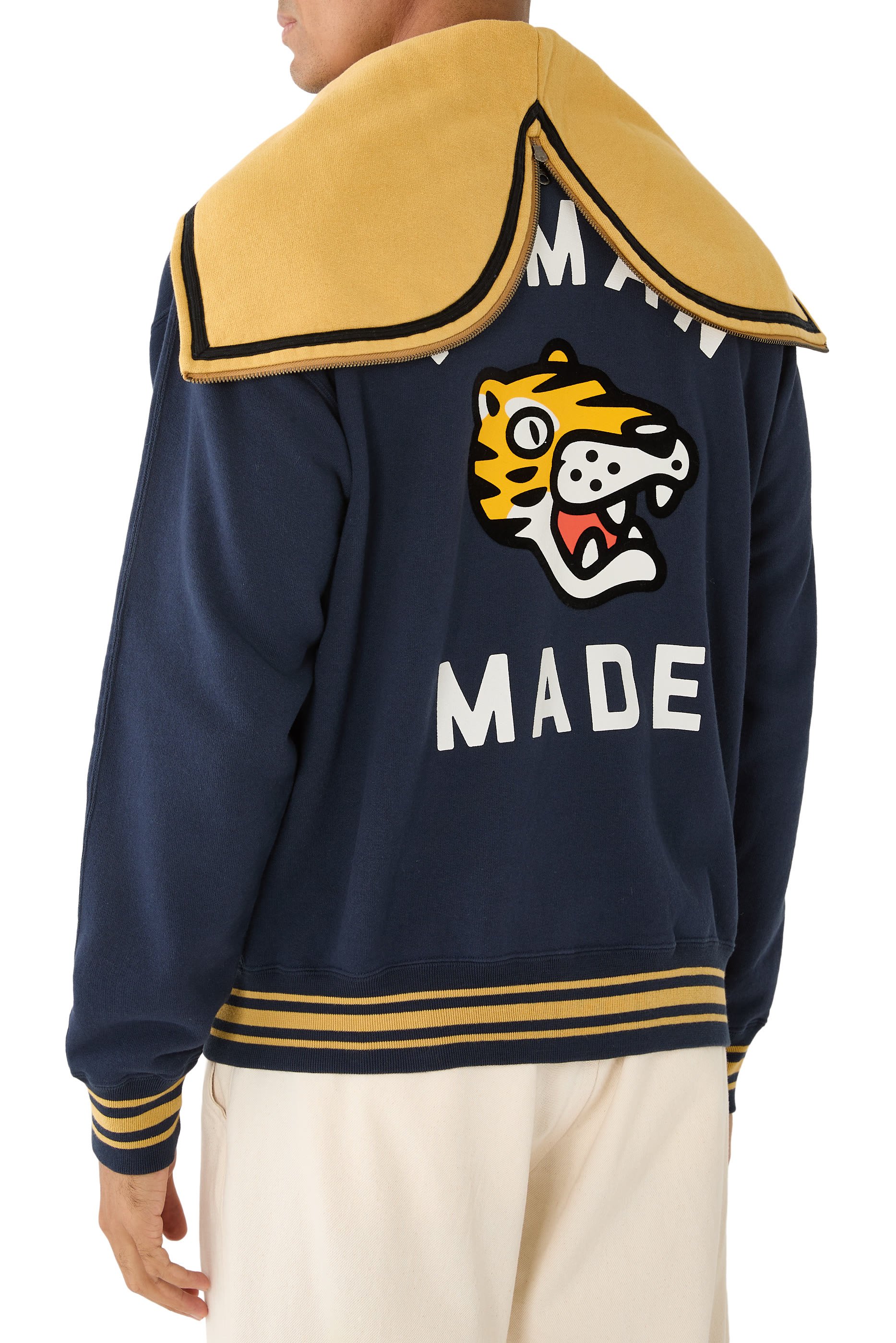 هودي بسحاب وشعار الماركة