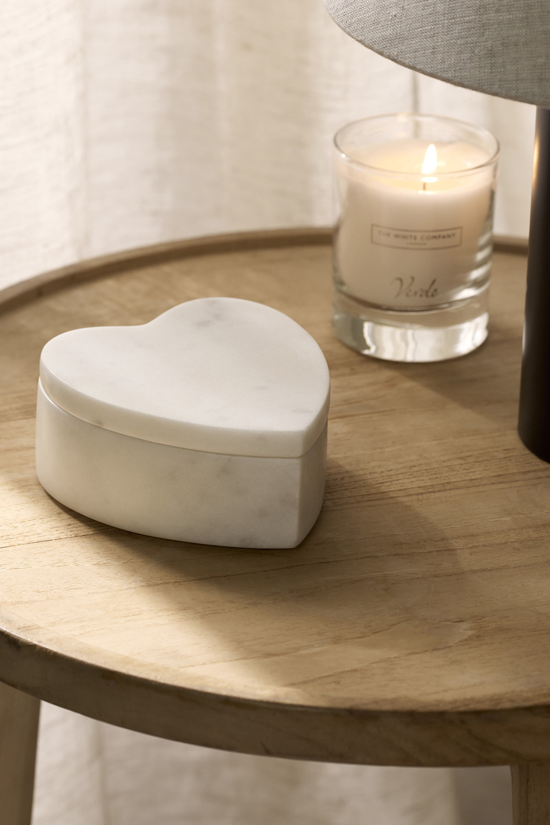 صندوق هدايا بتصميم قلب رخام