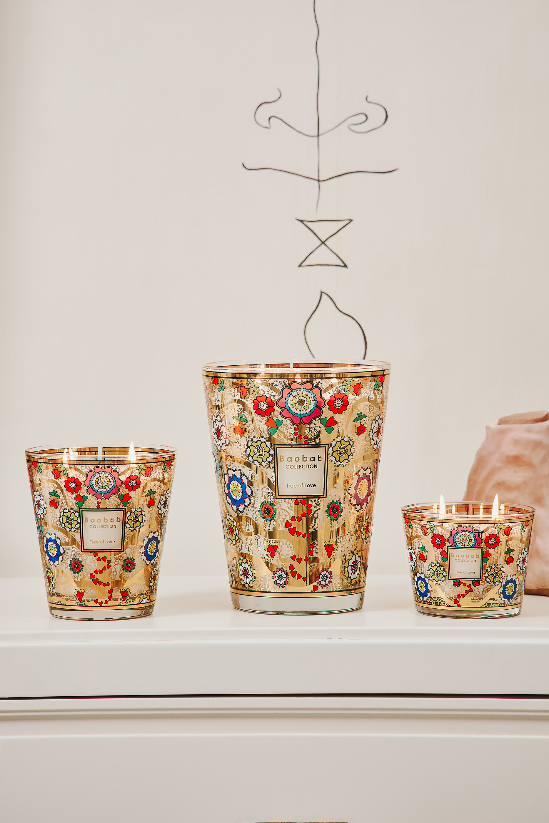 شمعة معطرة برائحة تري اوف لوف