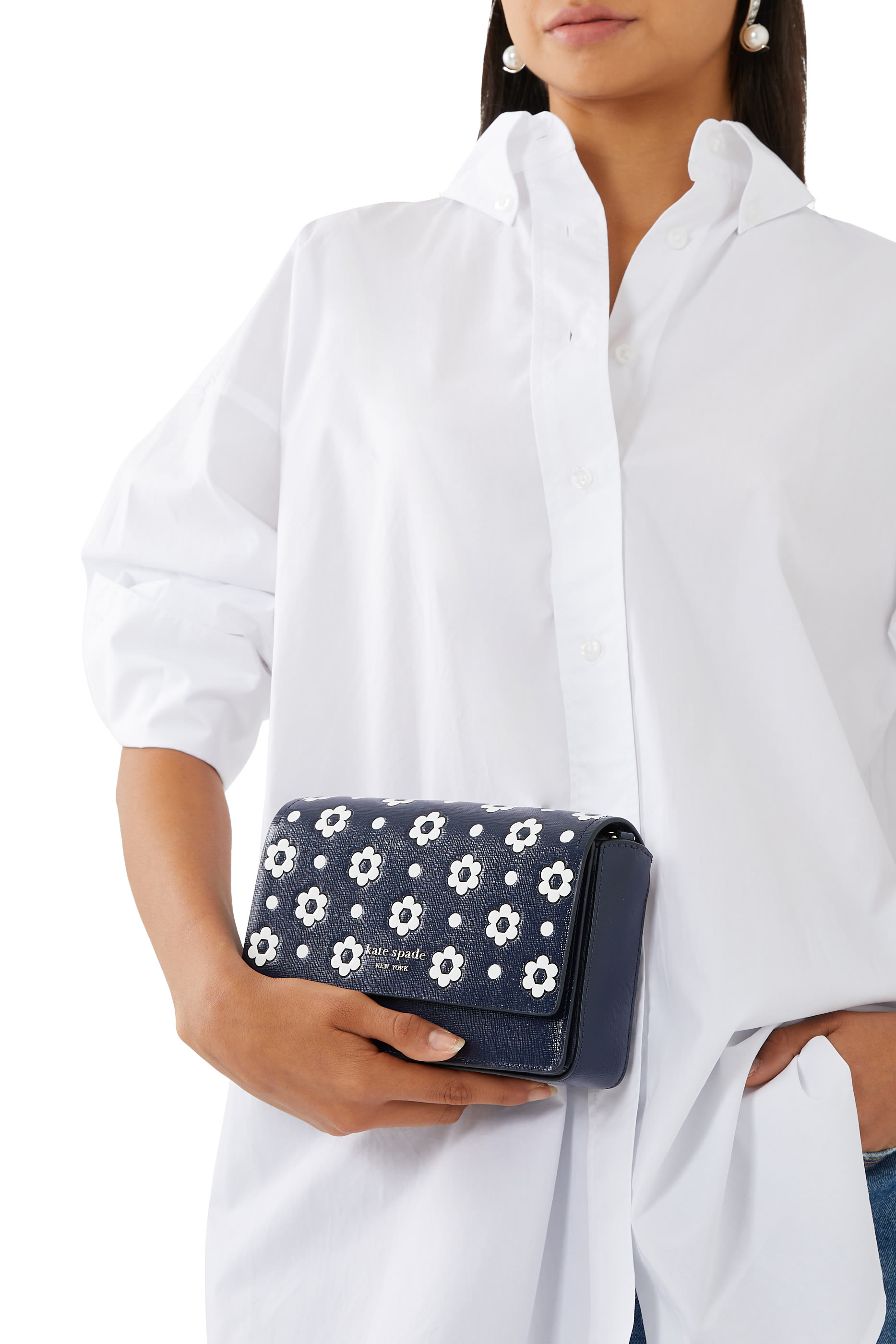 حقيبة كروس بودي مورغان بغطاء قلاب مع سلسلة ونقشة زهور أقحوان ونقاط