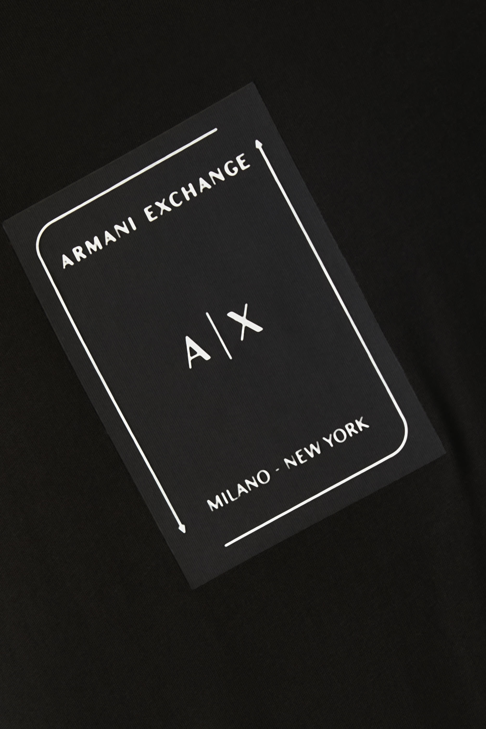 تيشيرت بشعار الماركة