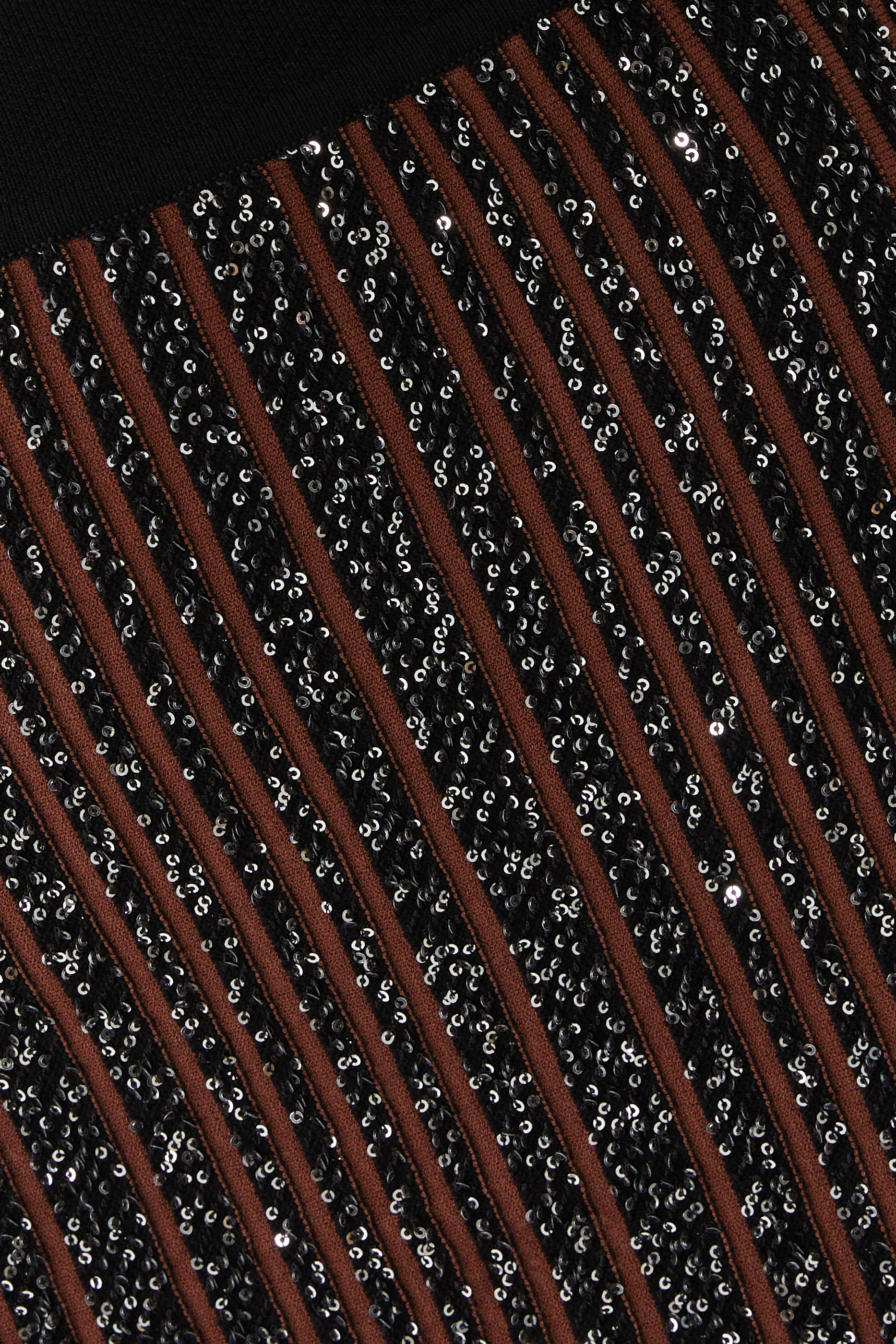 تنورة قصيرة نسيج مطرز جزئيا بالترتر