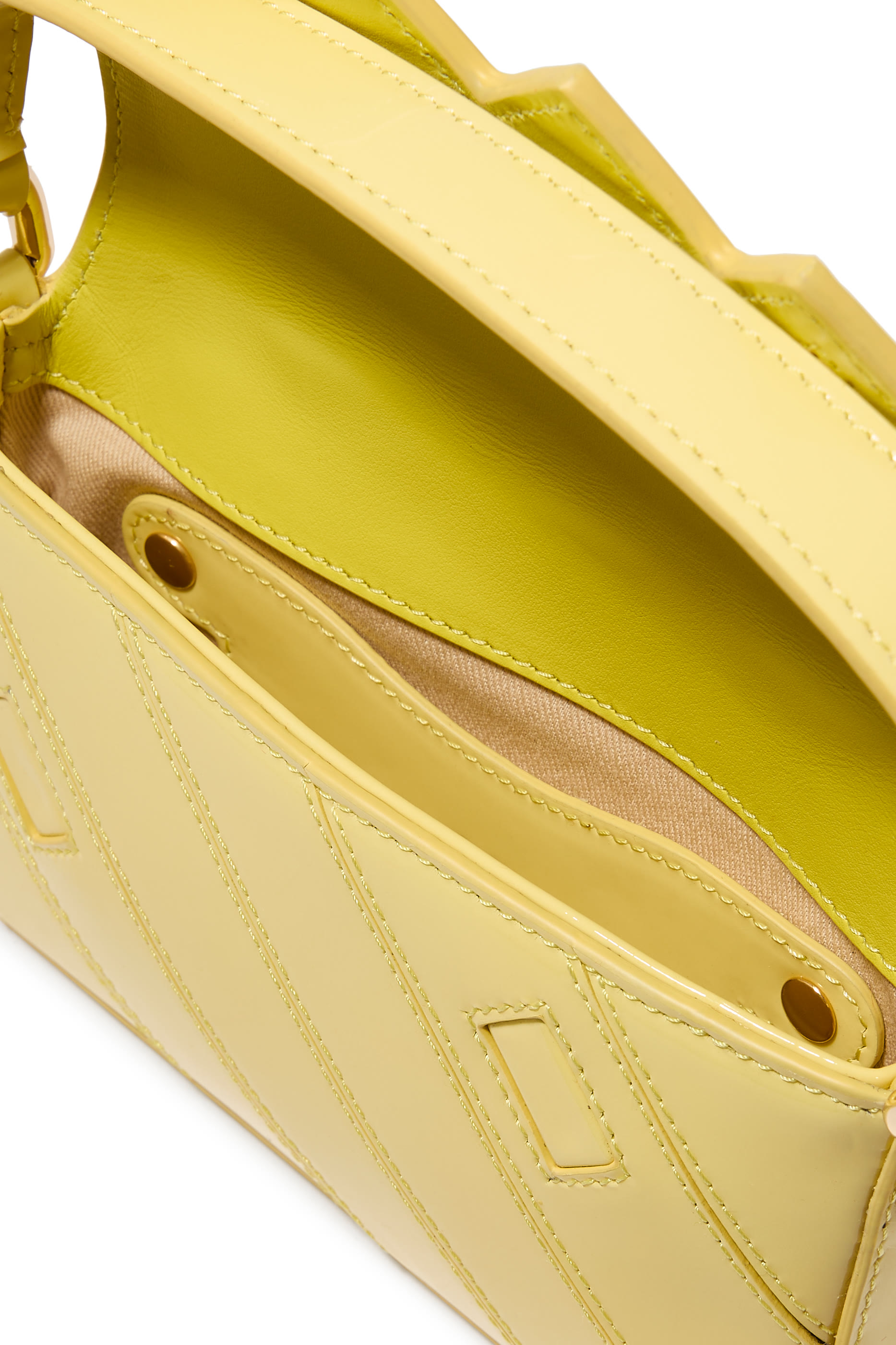 حقيبة كتف صغيرة جلد لامع بتصميم مموج