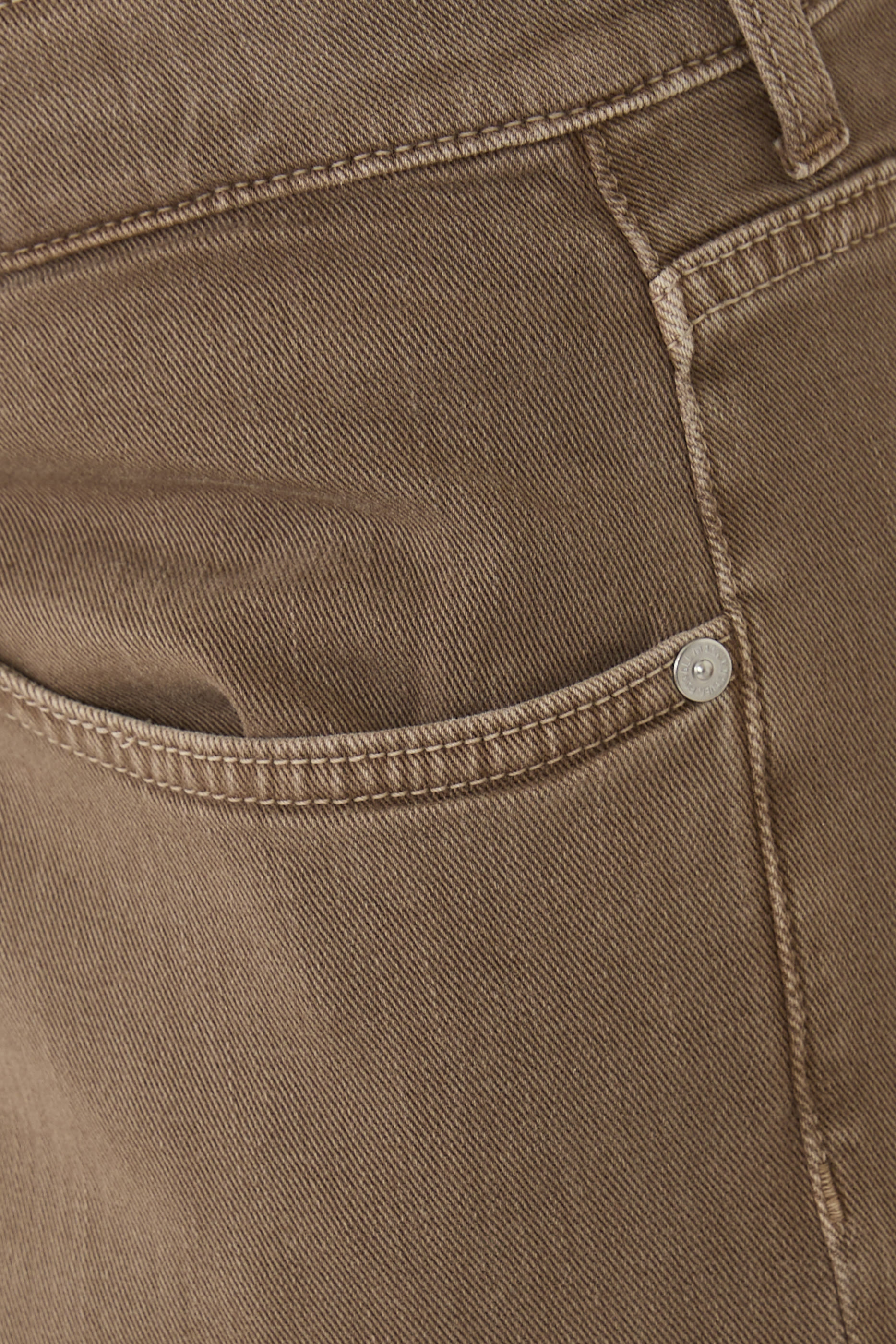 بنطال بقصة ساق مستقيمة